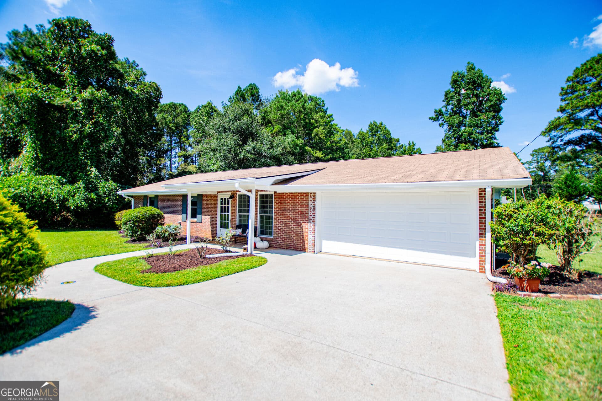 3 bedroom, 1.5 bathroom, 1,305 sq ft single family residence for sale at 95 E Barbara Lane, Carrollton, GA 30117 — photo 5