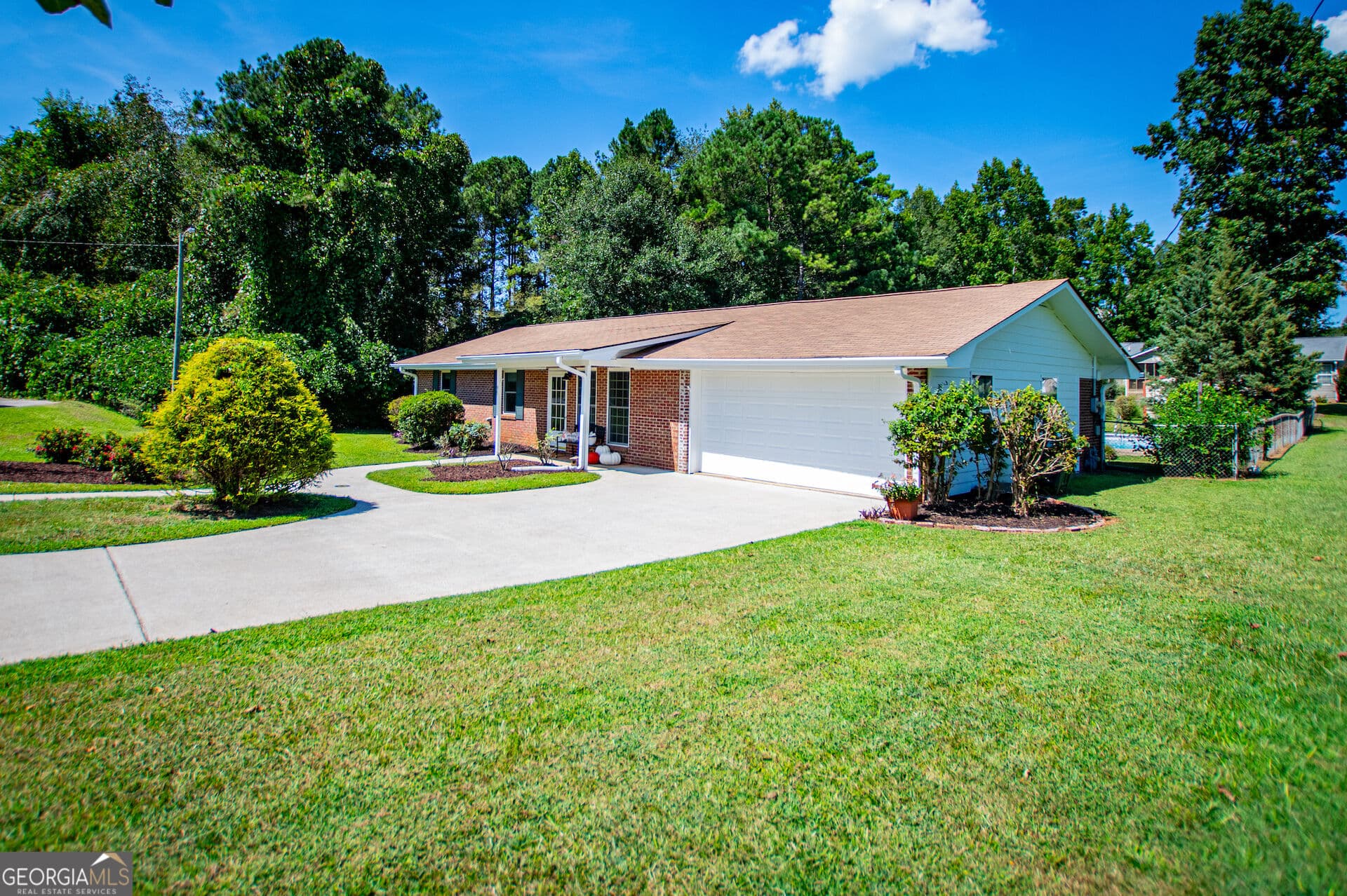 3 bedroom, 1.5 bathroom, 1,305 sq ft single family residence for sale at 95 E Barbara Lane, Carrollton, GA 30117 — photo 4