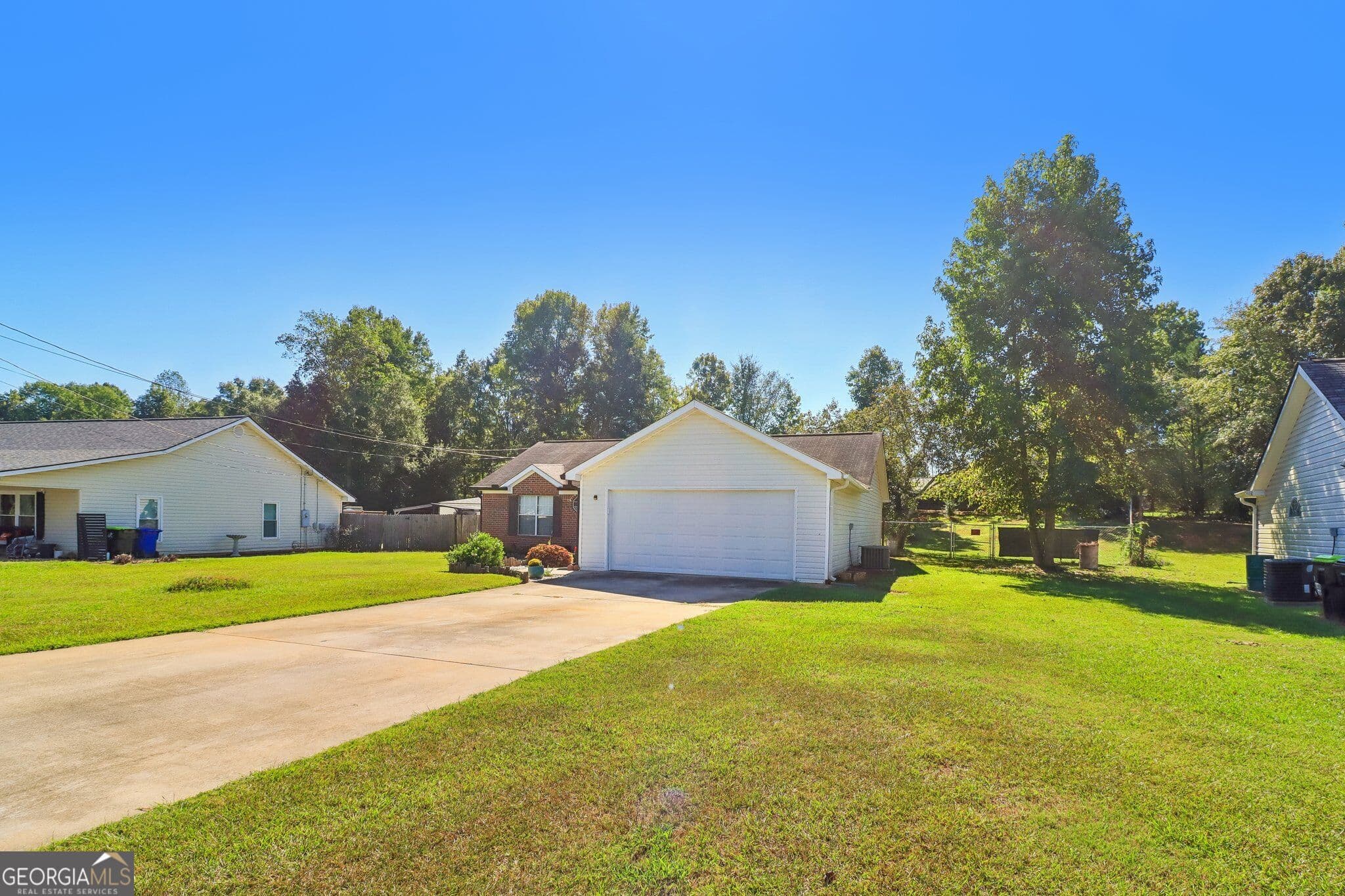 3 bedroom, 2 bathroom, 1,264 sq ft single family residence for sale at 22 Canterbury Drive, Grantville, GA 30220 — photo 2