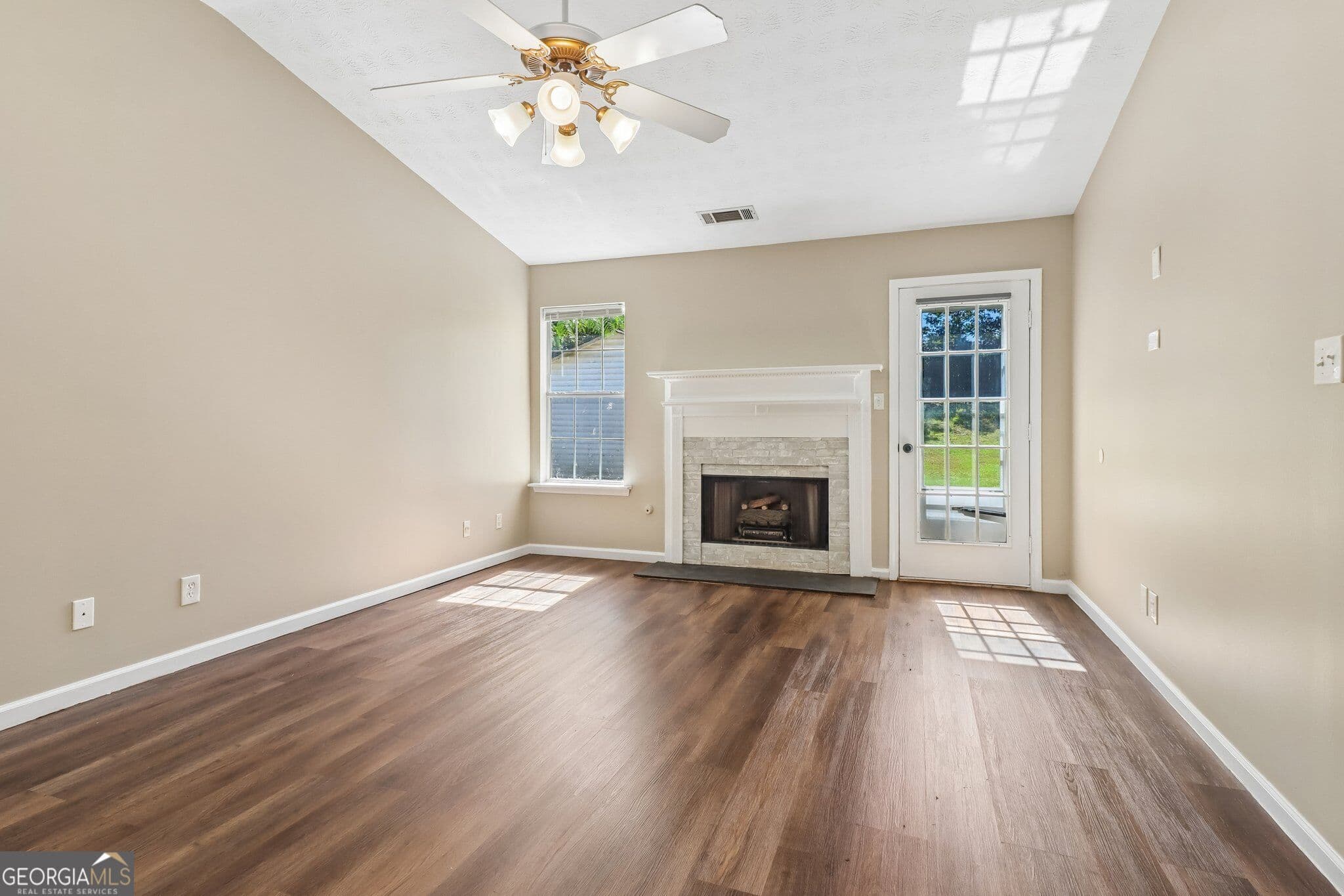 3 bedroom, 2 bathroom, 1,264 sq ft single family residence for sale at 22 Canterbury Drive, Grantville, GA 30220 — photo 9