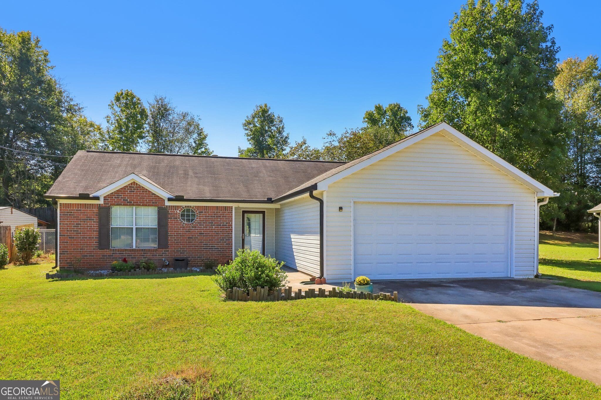 3 bedroom, 2 bathroom, 1,264 sq ft single family residence for sale at 22 Canterbury Drive, Grantville, GA 30220 — photo 4