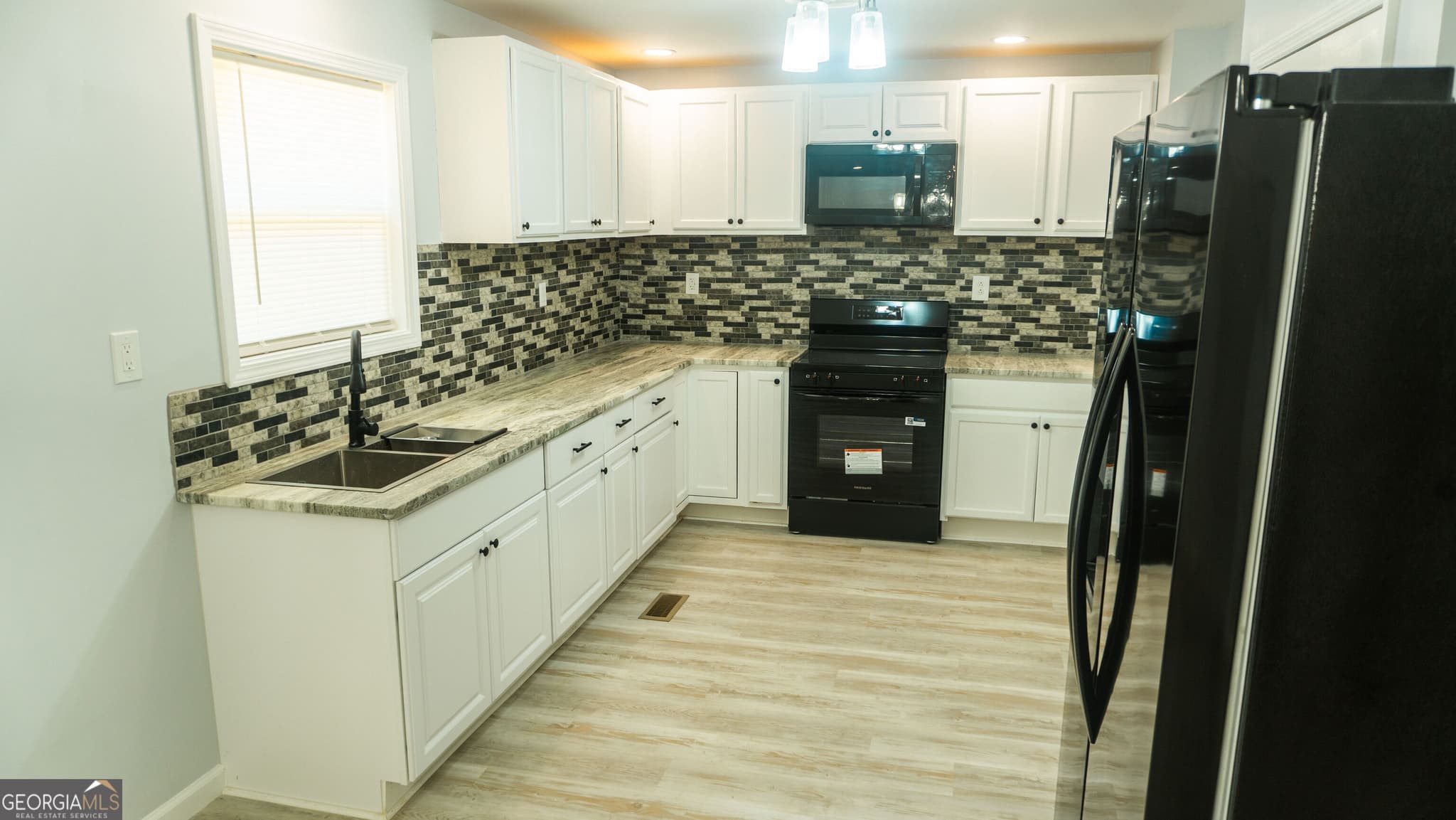 3 bedroom, 3 bathroom, 1,968 sq ft single family residence for sale at 149 Newby Road, Jeffersonville, GA 31044 — photo 7