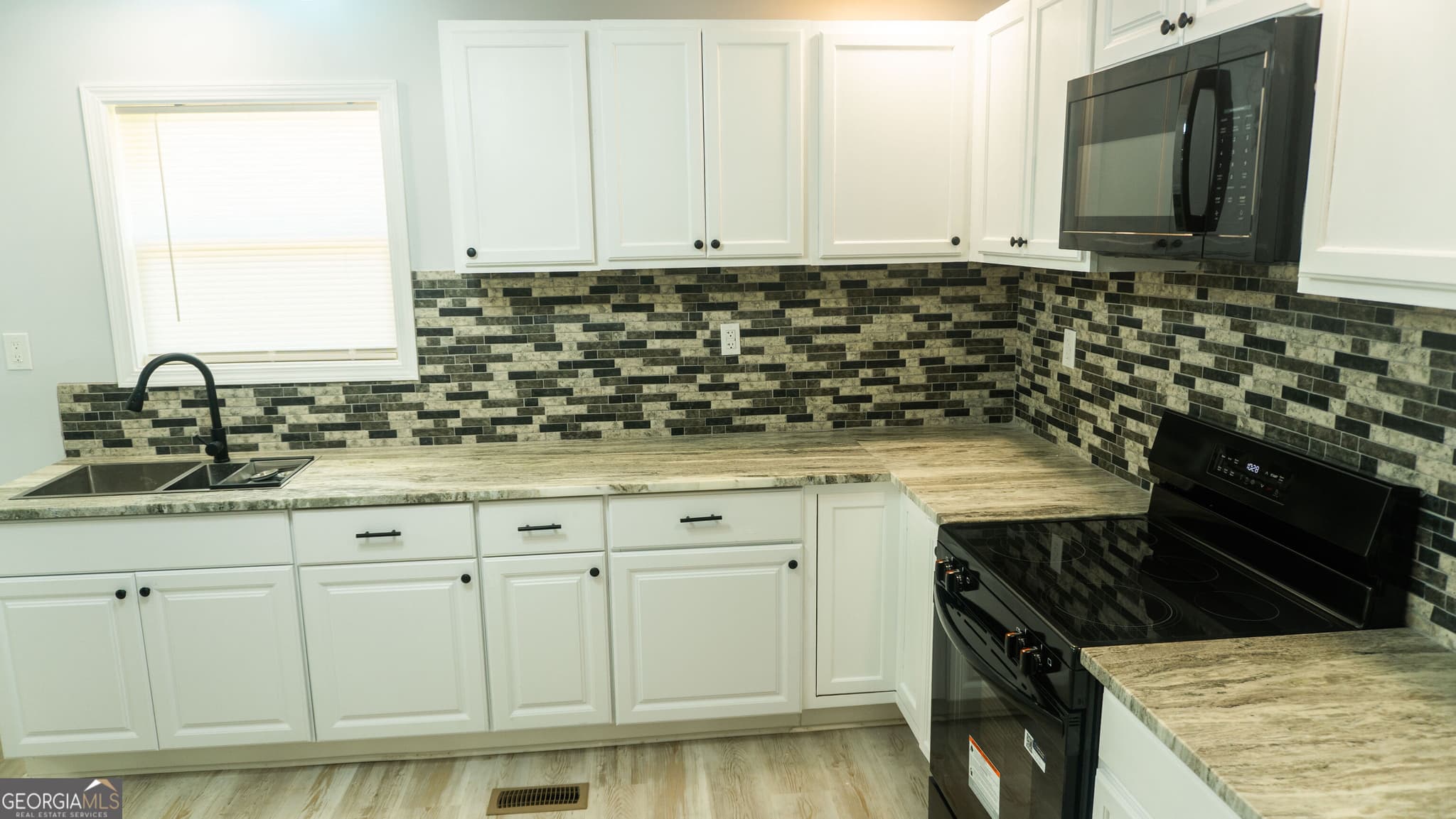 3 bedroom, 3 bathroom, 1,968 sq ft single family residence for sale at 149 Newby Road, Jeffersonville, GA 31044 — photo 4