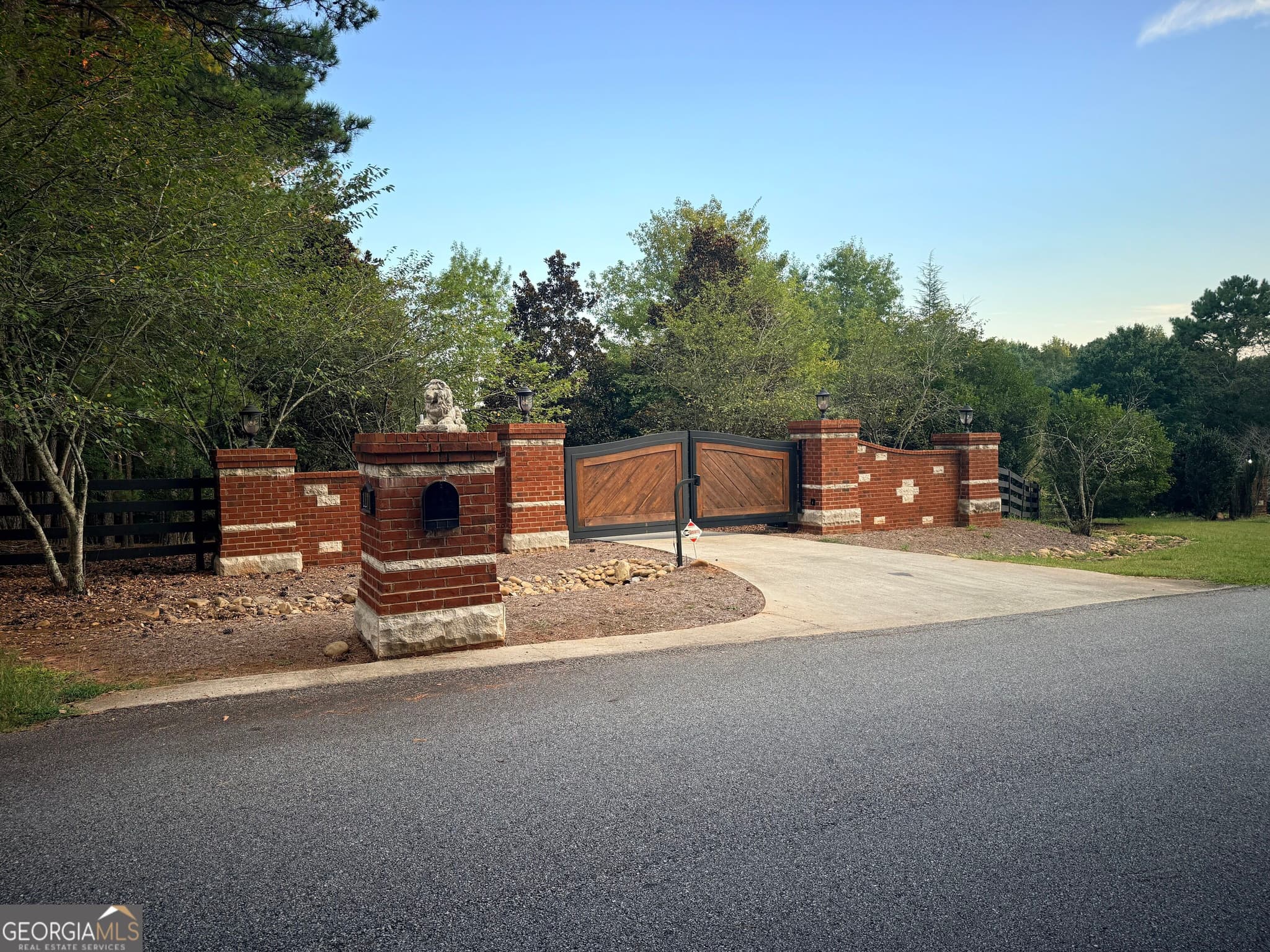 5 bedroom, 3.5 bathroom, 4,662 sq ft single family residence for sale at 1171 River Run, Bishop, GA 30621 — photo 3