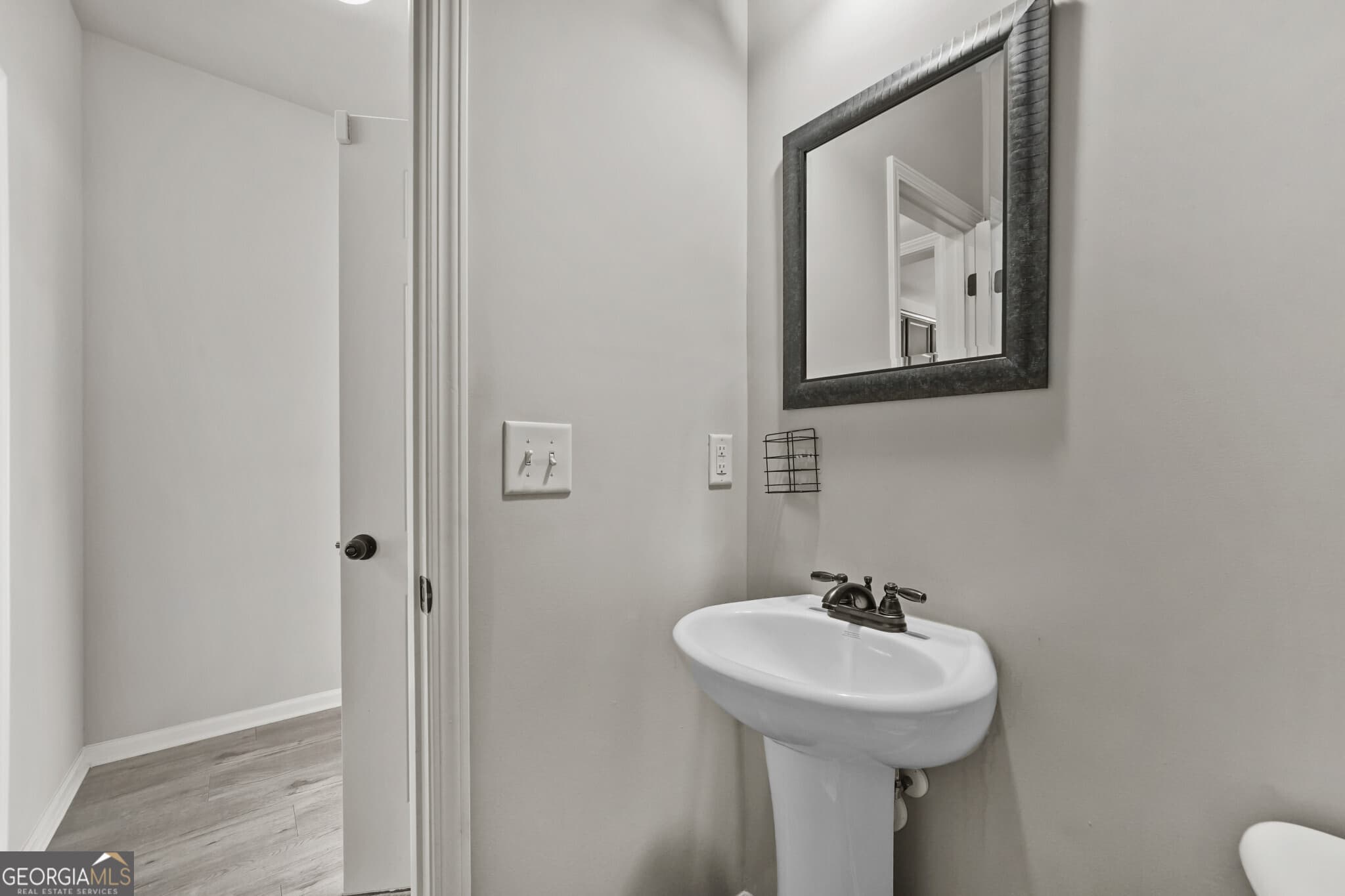 3 bedroom, 2.5 bathroom, 1,988 sq ft townhouse for sale at 244 Cross Street, Lawrenceville, GA 30046 — photo 6