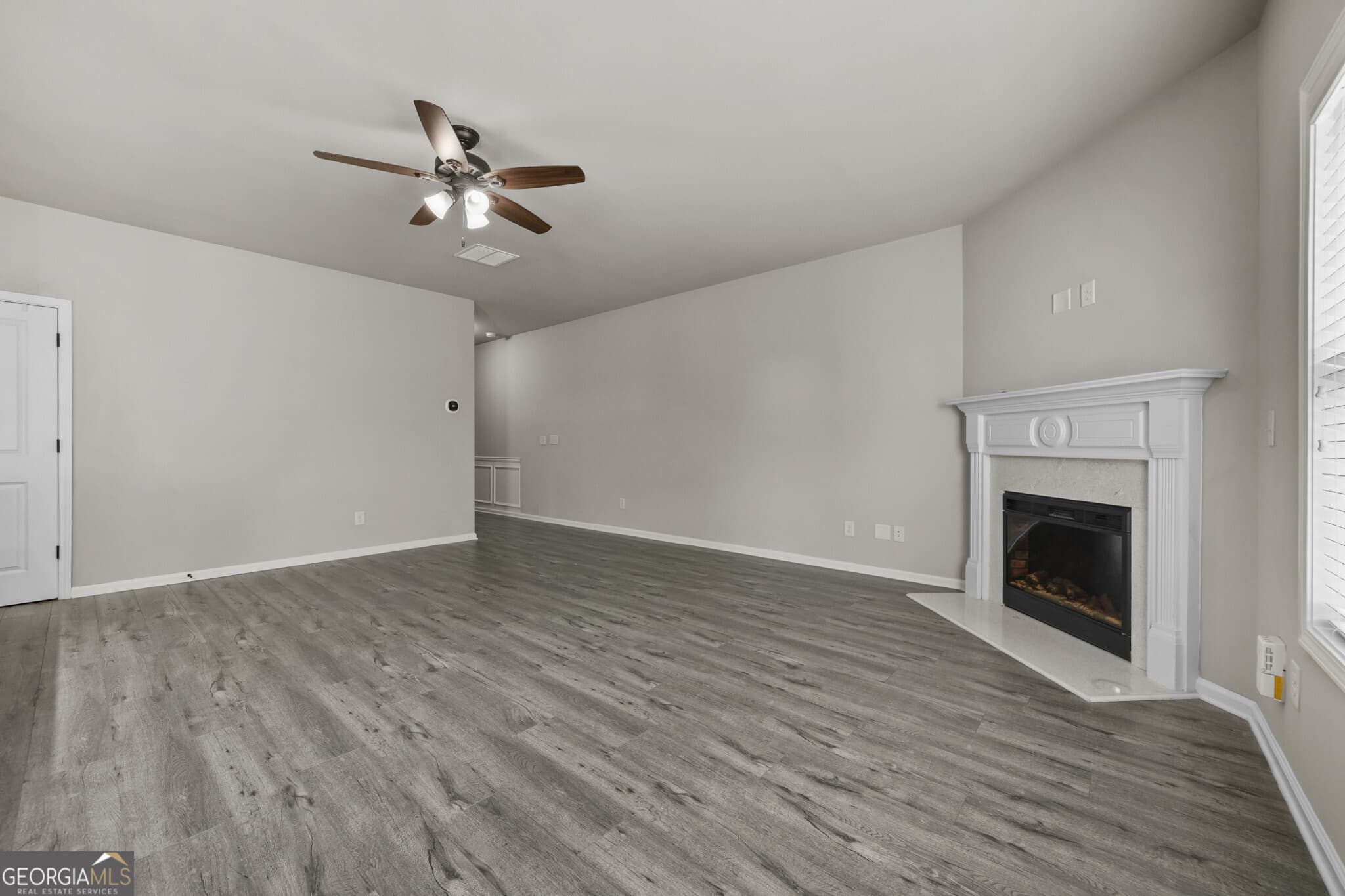 3 bedroom, 2.5 bathroom, 1,988 sq ft townhouse for sale at 244 Cross Street, Lawrenceville, GA 30046 — photo 3