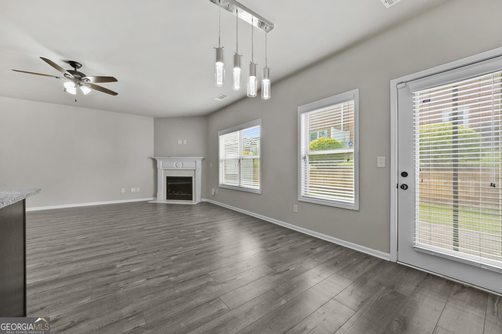 3 bedroom, 2.5 bathroom, 1,988 sq ft townhouse for sale at 244 Cross Street, Lawrenceville, GA 30046 — photo 4