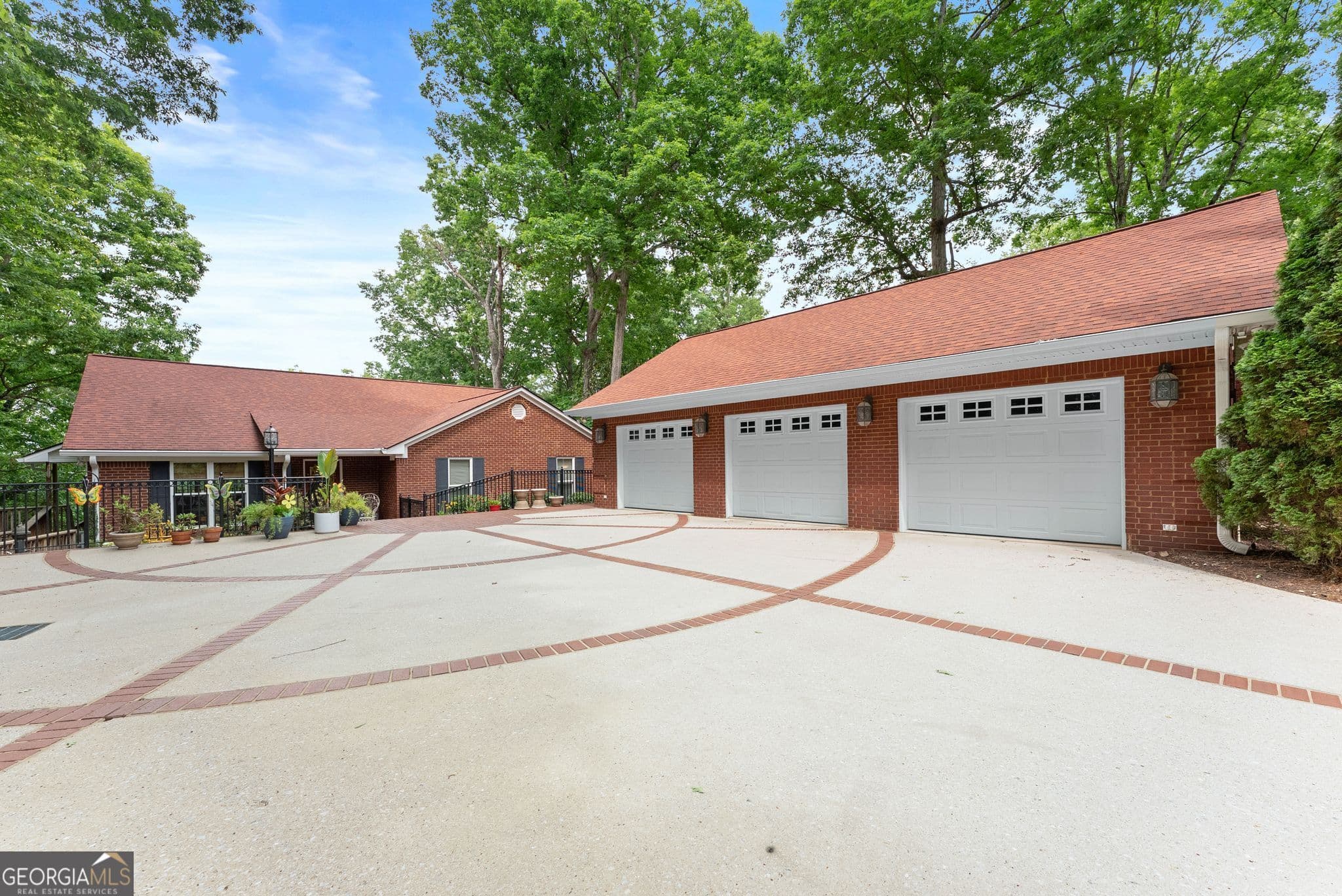 4 bedroom, 3 bathroom, 3,868 sq ft single family residence sold at 2740 Northlake Road, Gainesville, GA 30506