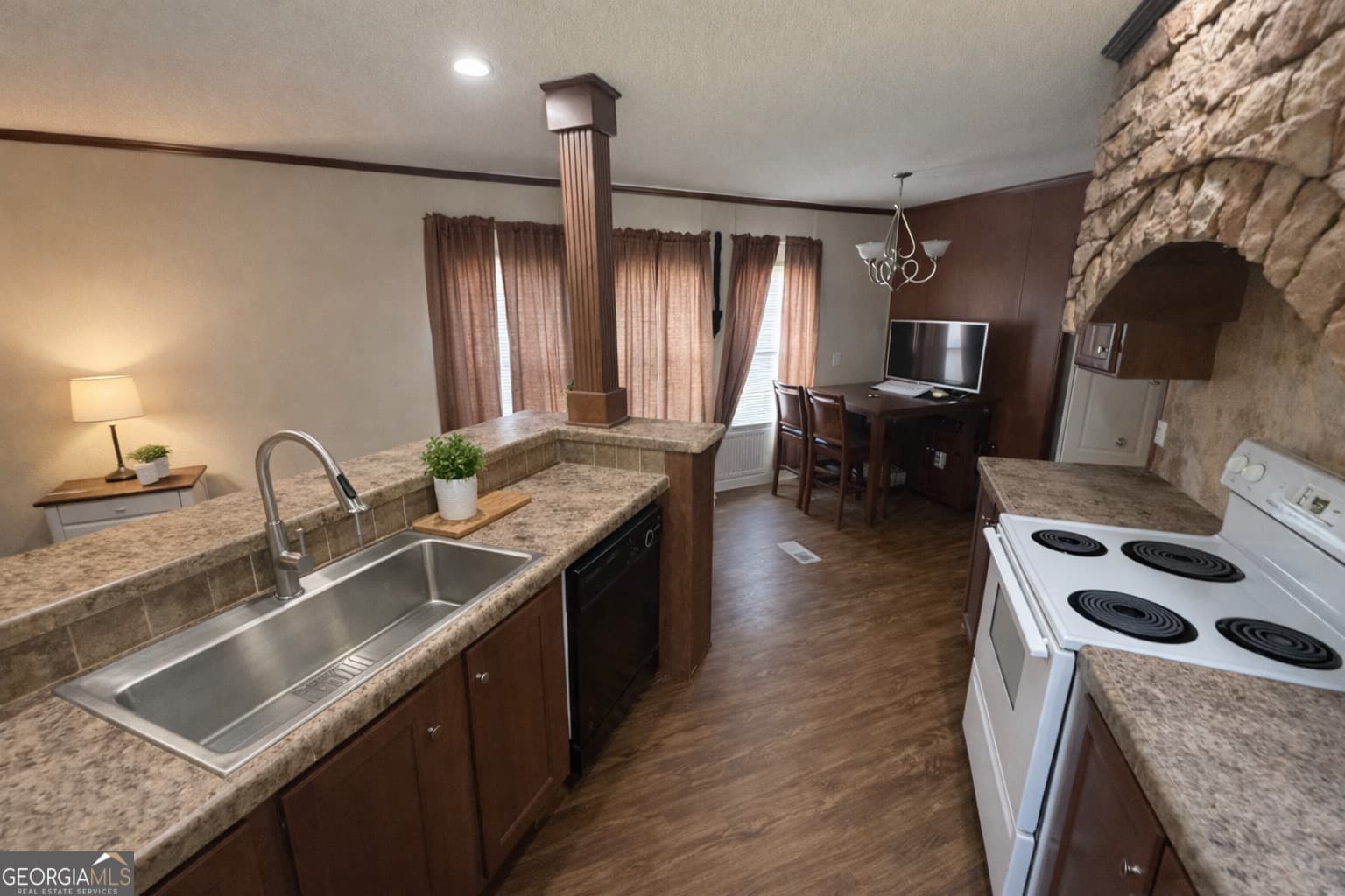 3 bedroom, 2 bathroom, 1,280 sq ft manufactured home,single family residence for sale at 2811 Lyons Center Road, Lyons, GA 30436 — photo 4
