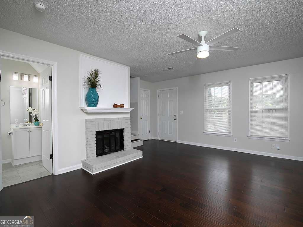 2 bedroom, 2.5 bathroom townhouse for rent at 1018 Old Holcomb Bri Road, Roswell, GA 30076 for $1,900 a month — photo 6