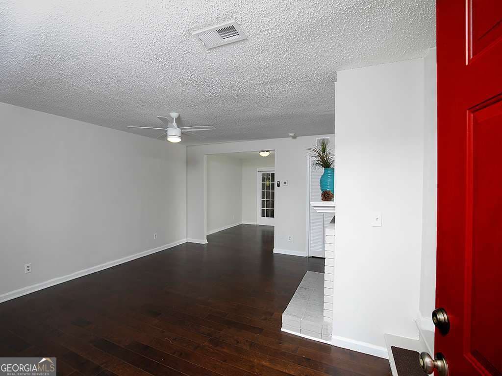 2 bedroom, 2.5 bathroom townhouse for rent at 1018 Old Holcomb Bri Road, Roswell, GA 30076 for $1,900 a month — photo 3