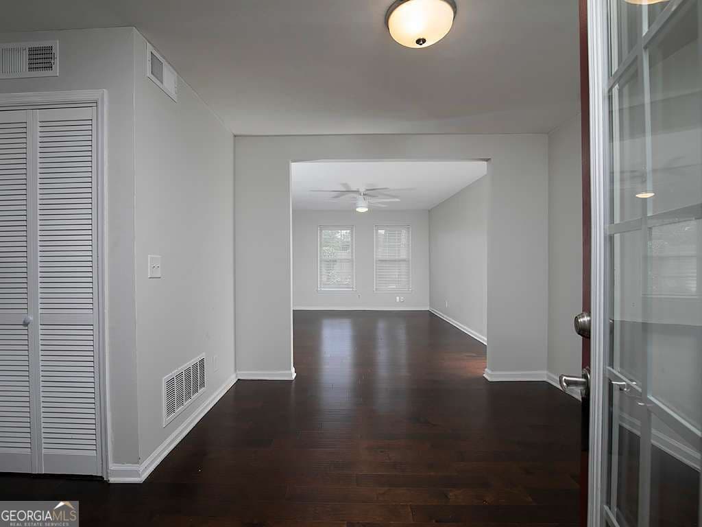 2 bedroom, 2.5 bathroom townhouse for rent at 1018 Old Holcomb Bri Road, Roswell, GA 30076 for $1,900 a month — photo 9
