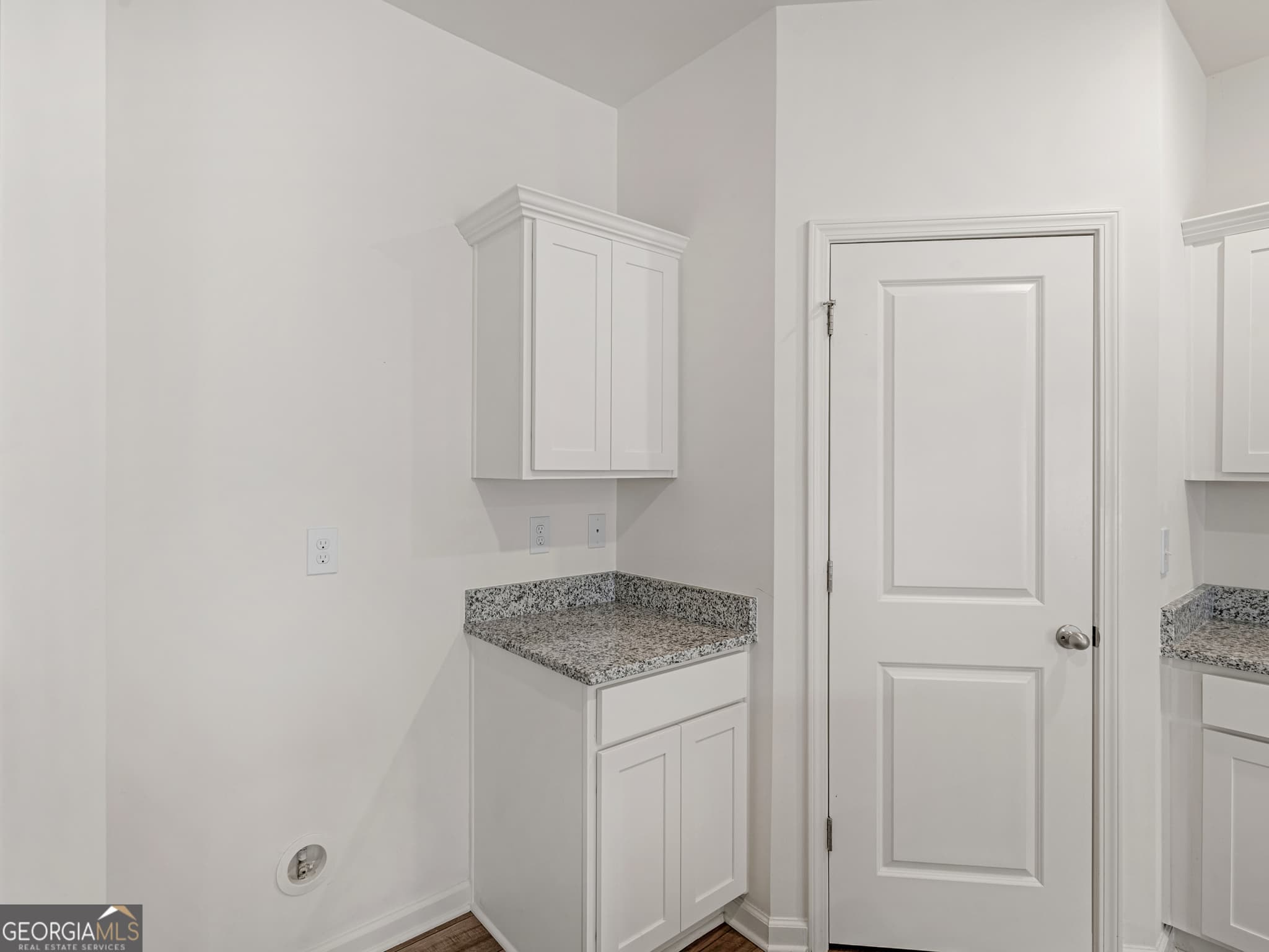 4 bedroom, 2 bathroom, 1,844 sq ft single family residence for sale at 214 Georgian Way, Locust Grove, GA 30248 — photo 4