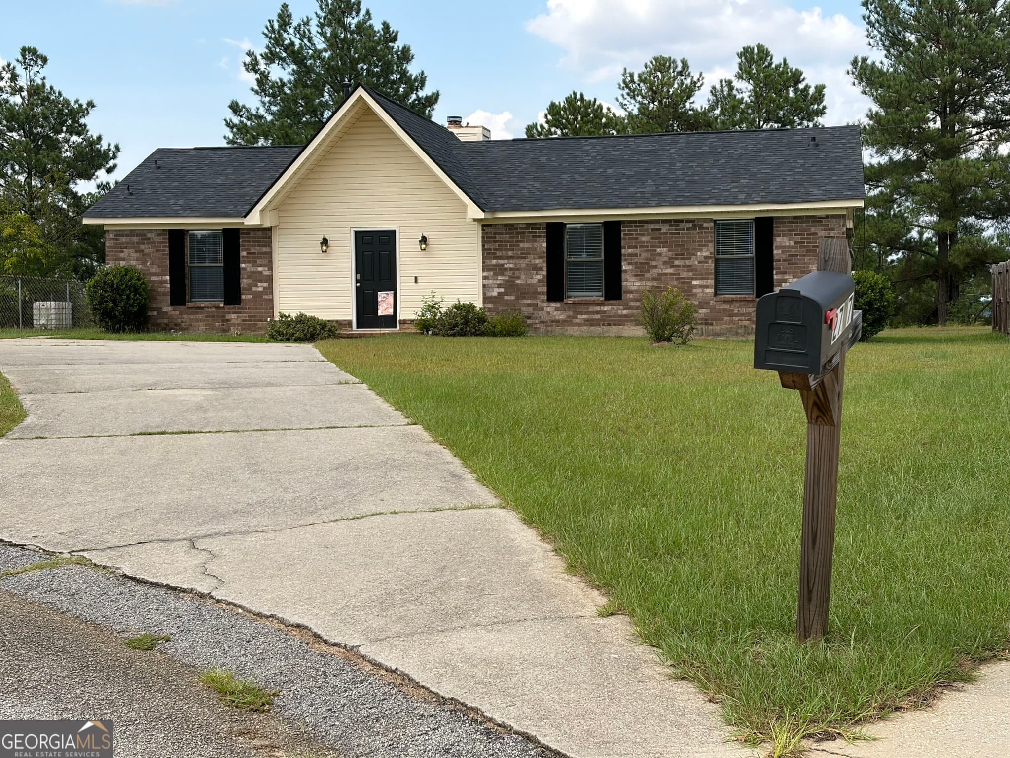 3 bedroom, 2 bathroom, 1,350 sq ft single family residence for sale at 2707 Tara Heights Court, Augusta, GA 30906 — photo 1 of 20