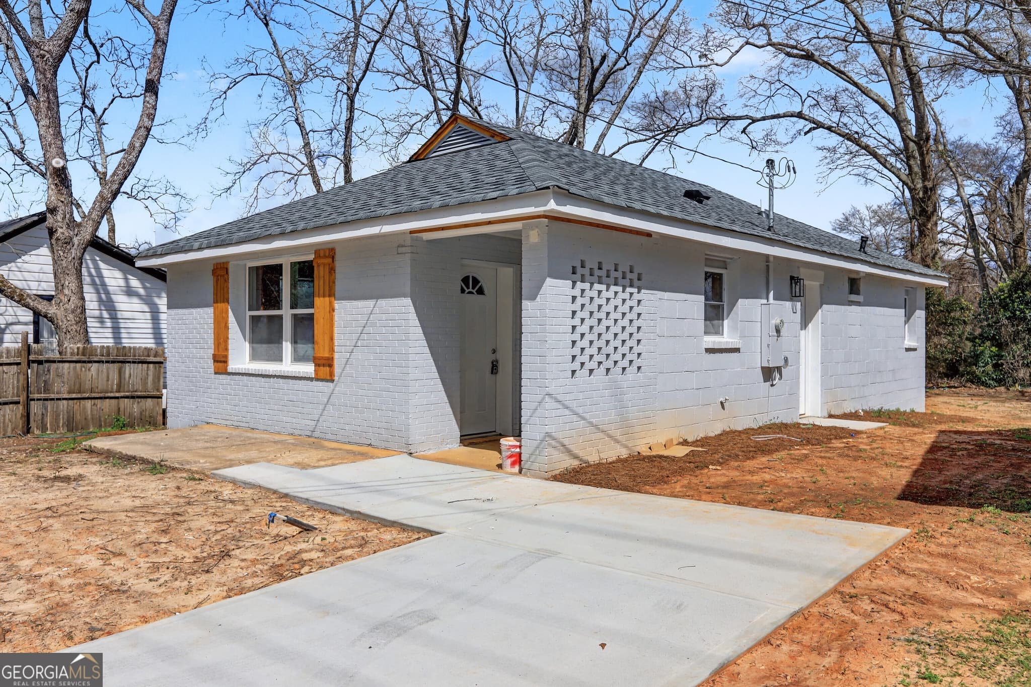 3 bedroom, 1 bathroom, 924 sq ft single family residence for sale at 7 Jackson Street, Barnesville, GA 30204