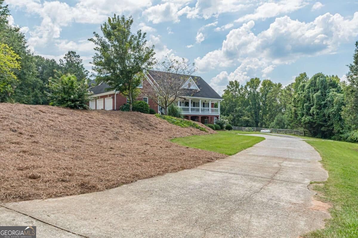 6 bedroom, 5 bathroom, 6,050 sq ft single family residence for sale at 5335 N Helton Road, Winston, GA 30187 — photo 4