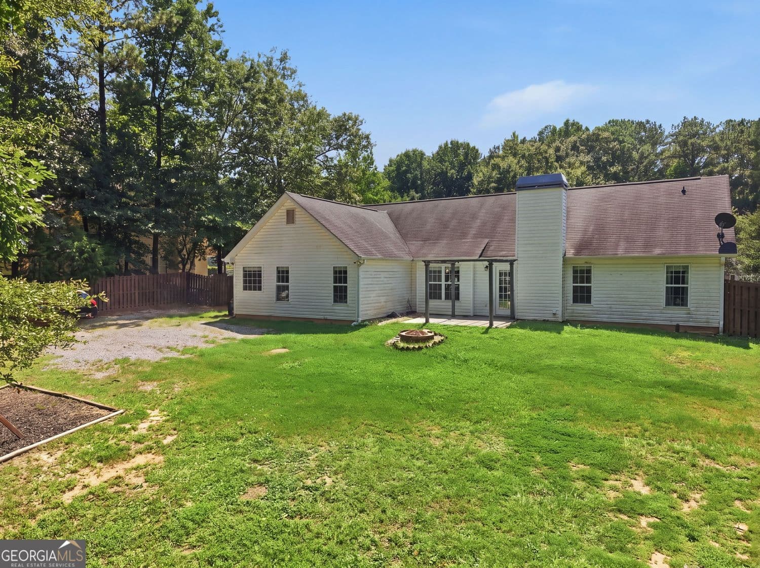 3 bedroom, 2 bathroom, 1,819 sq ft single family residence for sale at 540 WINDERMERE Drive, Loganville, GA 30052 — photo 5