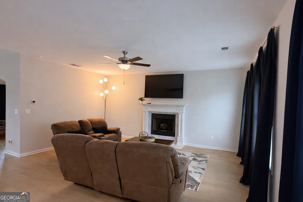 4 bedroom, 2.5 bathroom, 2,778 sq ft single family residence for sale at 4355 Cornwall Drive, Forsyth, GA 31029 — photo 5