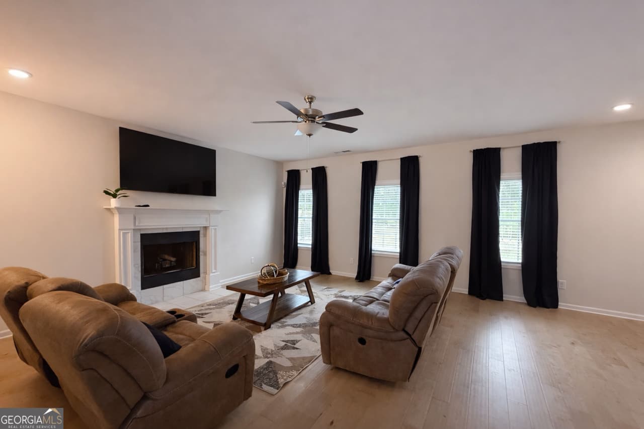 4 bedroom, 2.5 bathroom, 2,778 sq ft single family residence for sale at 4355 Cornwall Drive, Forsyth, GA 31029 — photo 4