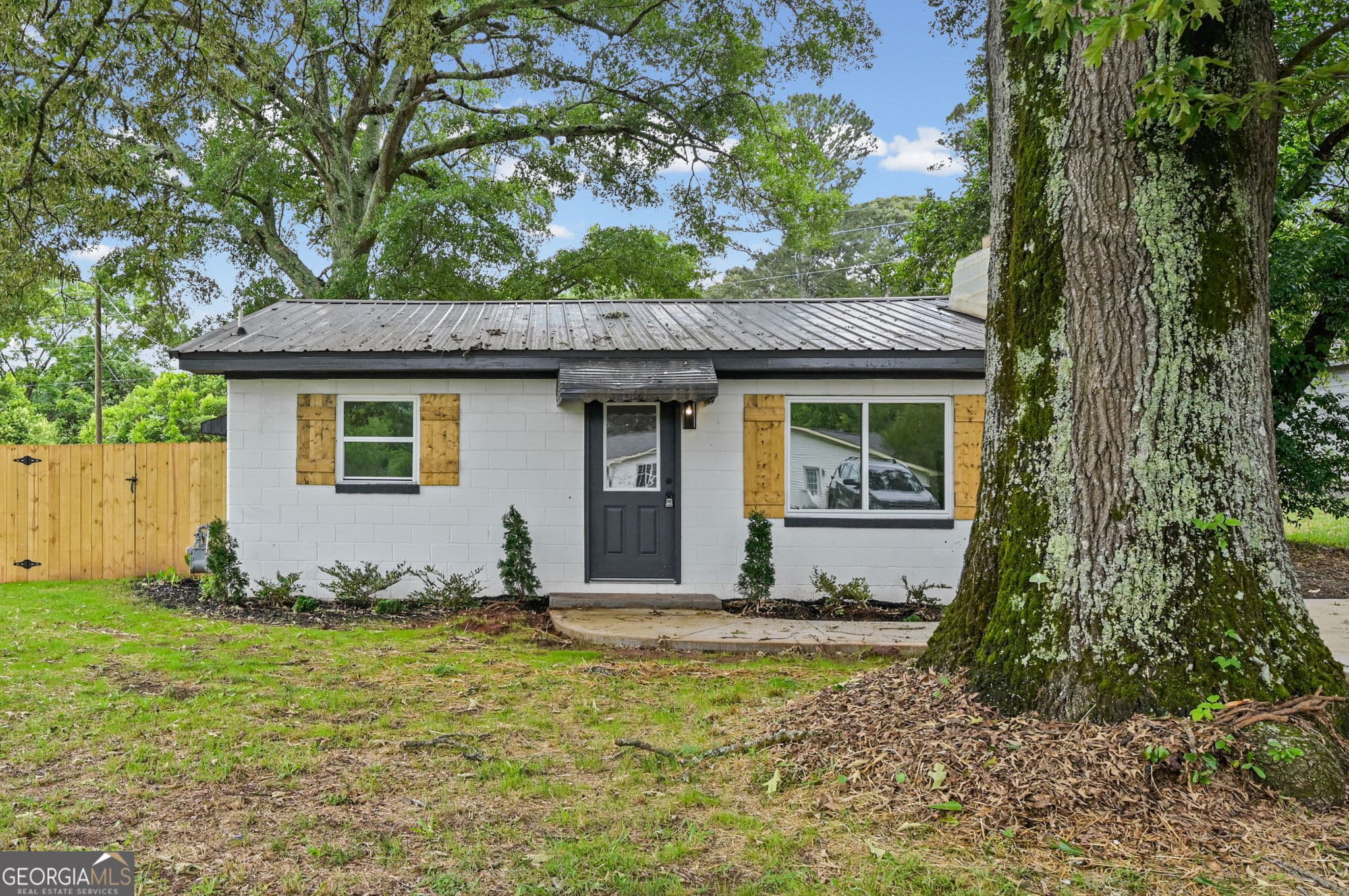 2 bedroom, 1 bathroom, 841 sq ft single family residence sold at 1020 E McIntosh Road, Griffin, GA 30223