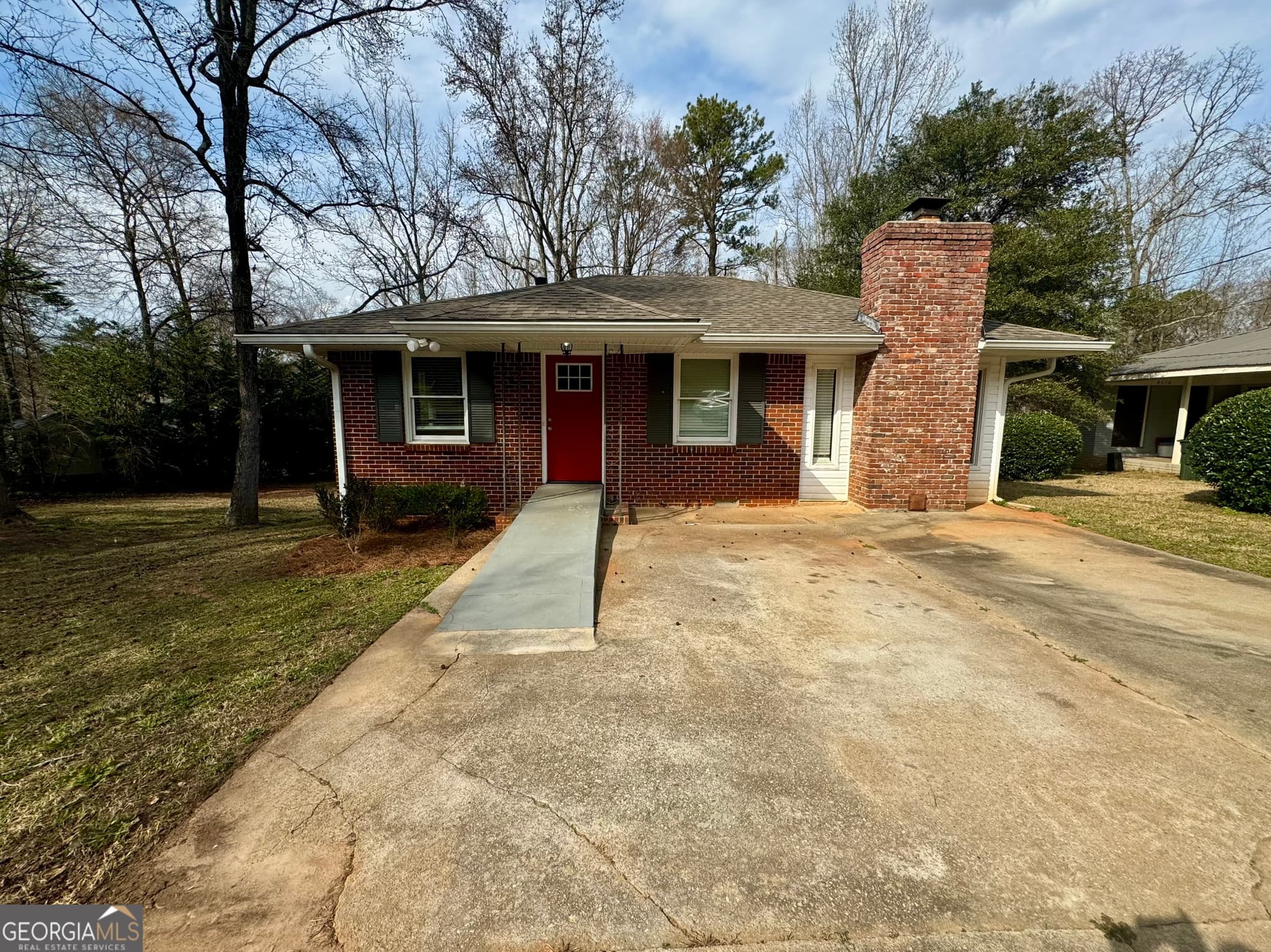 3 bedroom, 2 bathroom, 1,275 sq ft single family residence for sale at 9184 Thrash Street, Covington, GA 30014 — photo 2