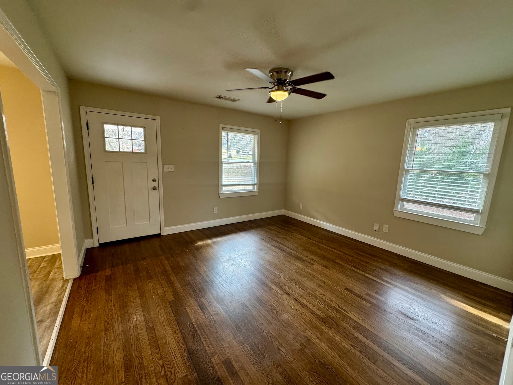 3 bedroom, 2 bathroom, 1,275 sq ft single family residence for sale at 9184 Thrash Street, Covington, GA 30014 — photo 3