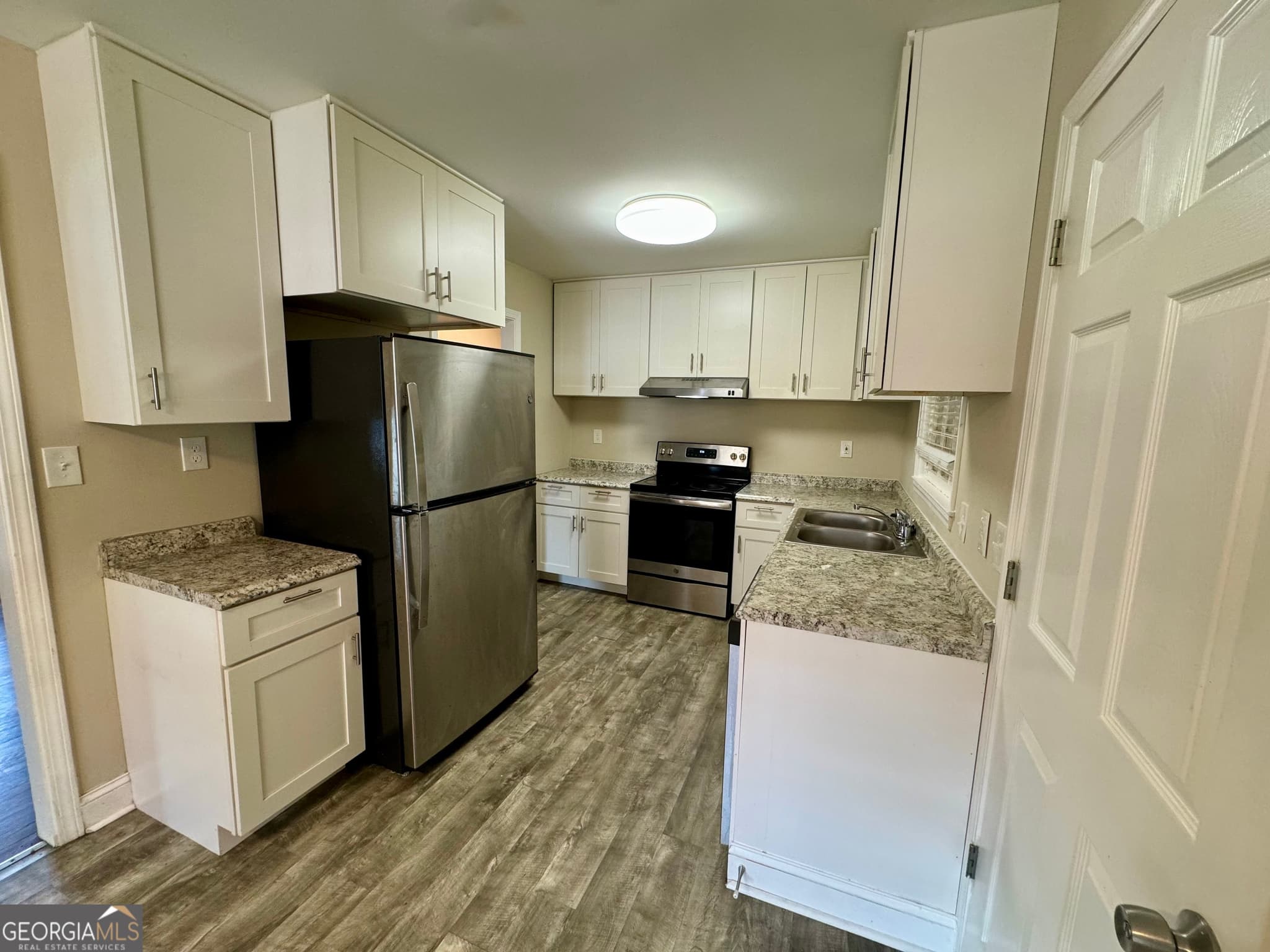 3 bedroom, 2 bathroom, 1,275 sq ft single family residence for sale at 9184 Thrash Street, Covington, GA 30014 — photo 5