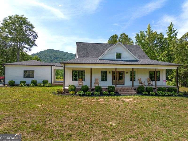 3 bedroom, 2.5 bathroom, 1,703 sq ft single family residence under contract at 1084 Shahan Lane, Lafayette, GA 30728