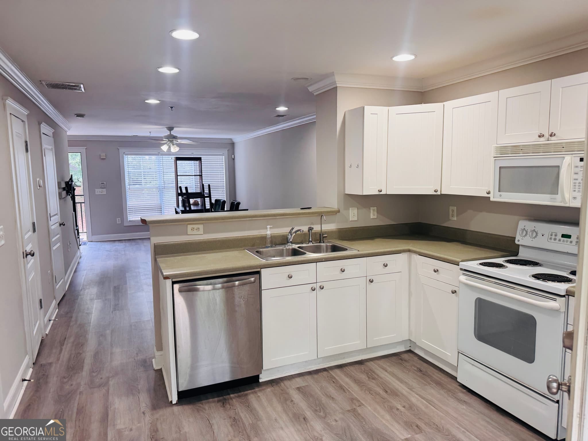 2 bedroom, 2.5 bathroom condominium for rent at 490 Barnett Shoals Road 623, Athens, GA 30605 for $1,650 a month — photo 4