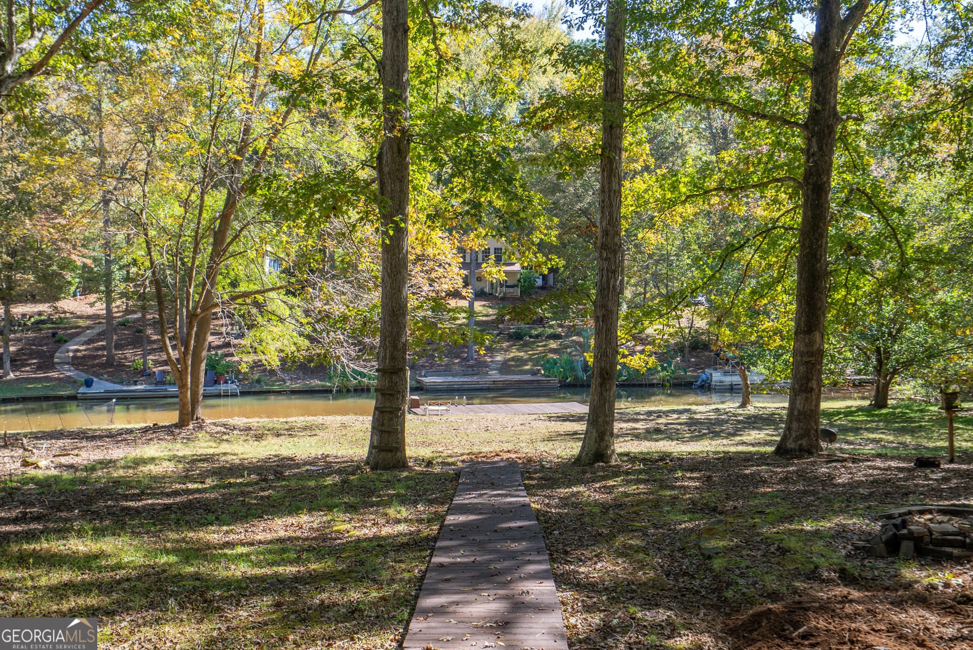 2 bedroom, 1 bathroom, 900 sq ft single family residence for rent at 248A West River Bend Drive, Eatonton, GA 31024 for $1,700 a month — photo 3