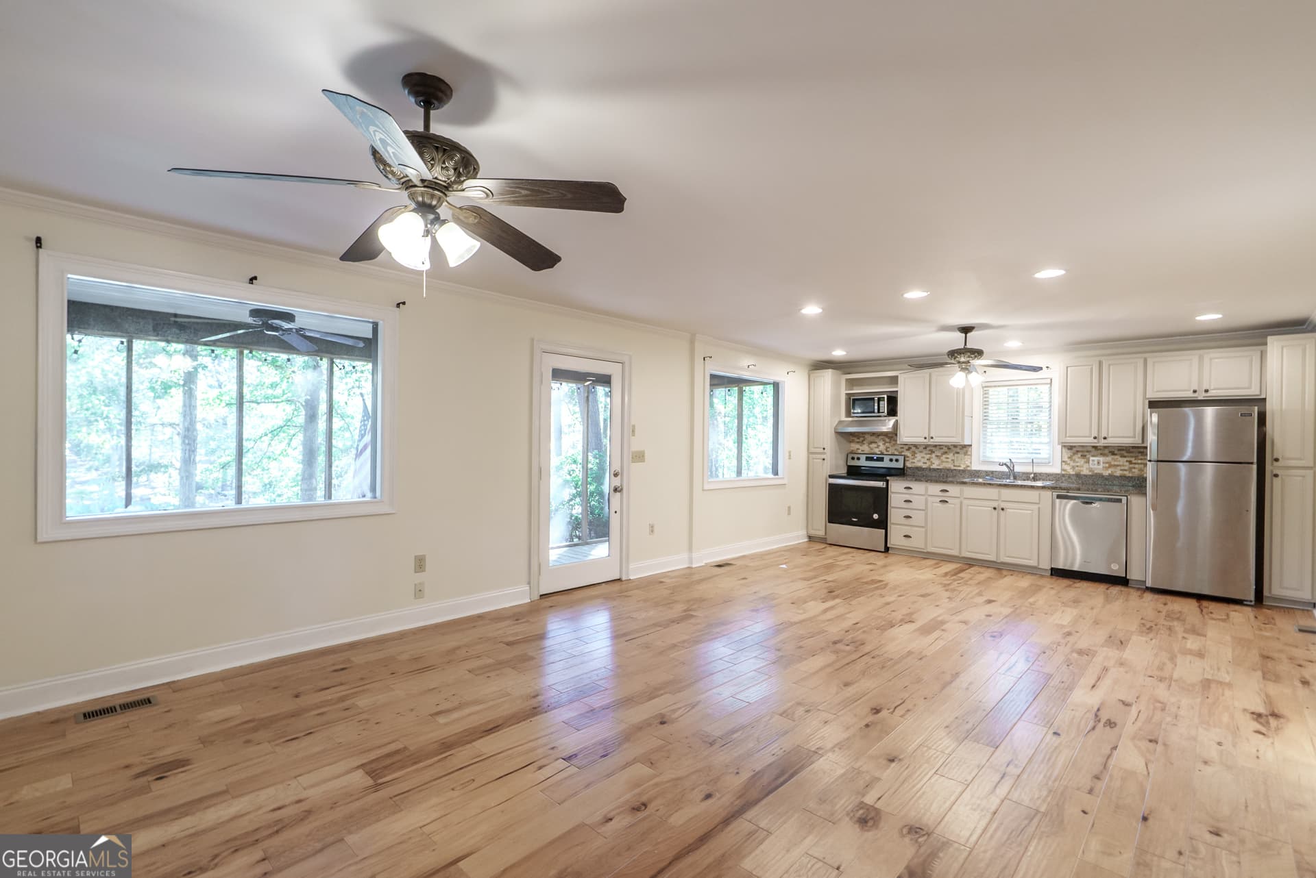 2 bedroom, 1 bathroom, 900 sq ft single family residence for rent at 248A West River Bend Drive, Eatonton, GA 31024 for $1,700 a month — photo 10