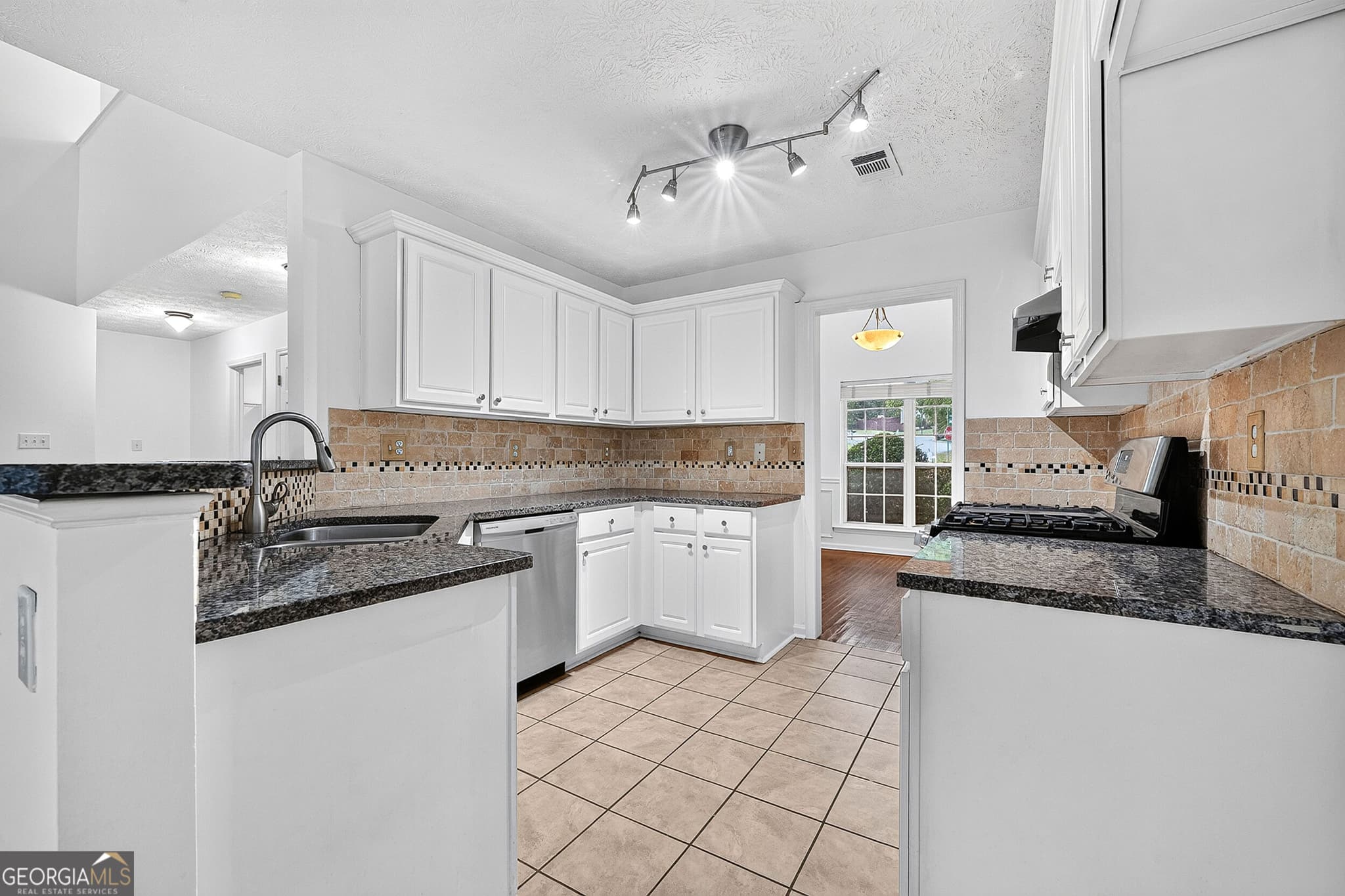 3 bedroom, 2.5 bathroom, 1,722 sq ft single family residence for sale at 3339 Windsor Valley Court, Duluth, GA 30096 — photo 2
