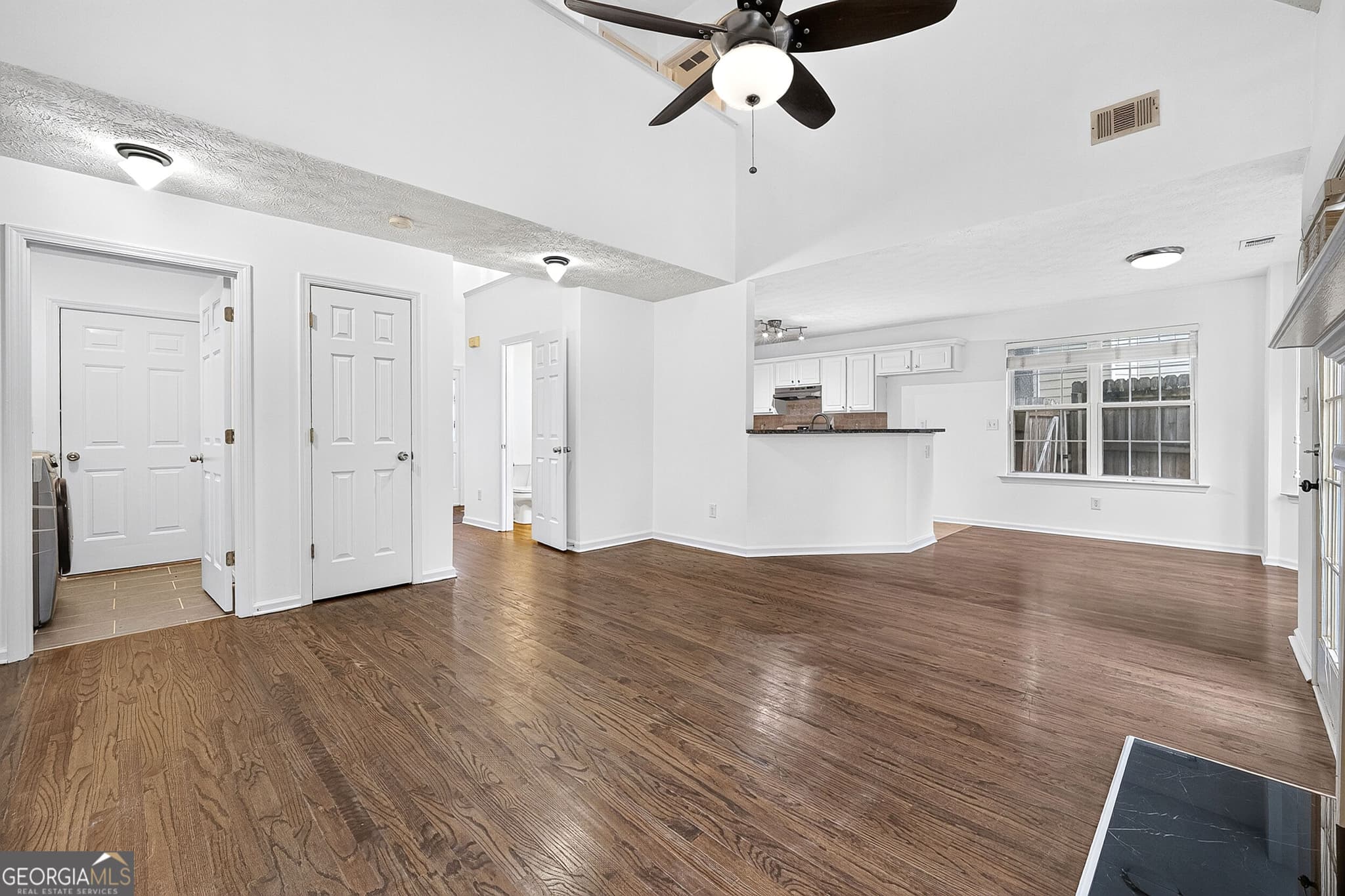 3 bedroom, 2.5 bathroom, 1,722 sq ft single family residence for sale at 3339 Windsor Valley Court, Duluth, GA 30096 — photo 3