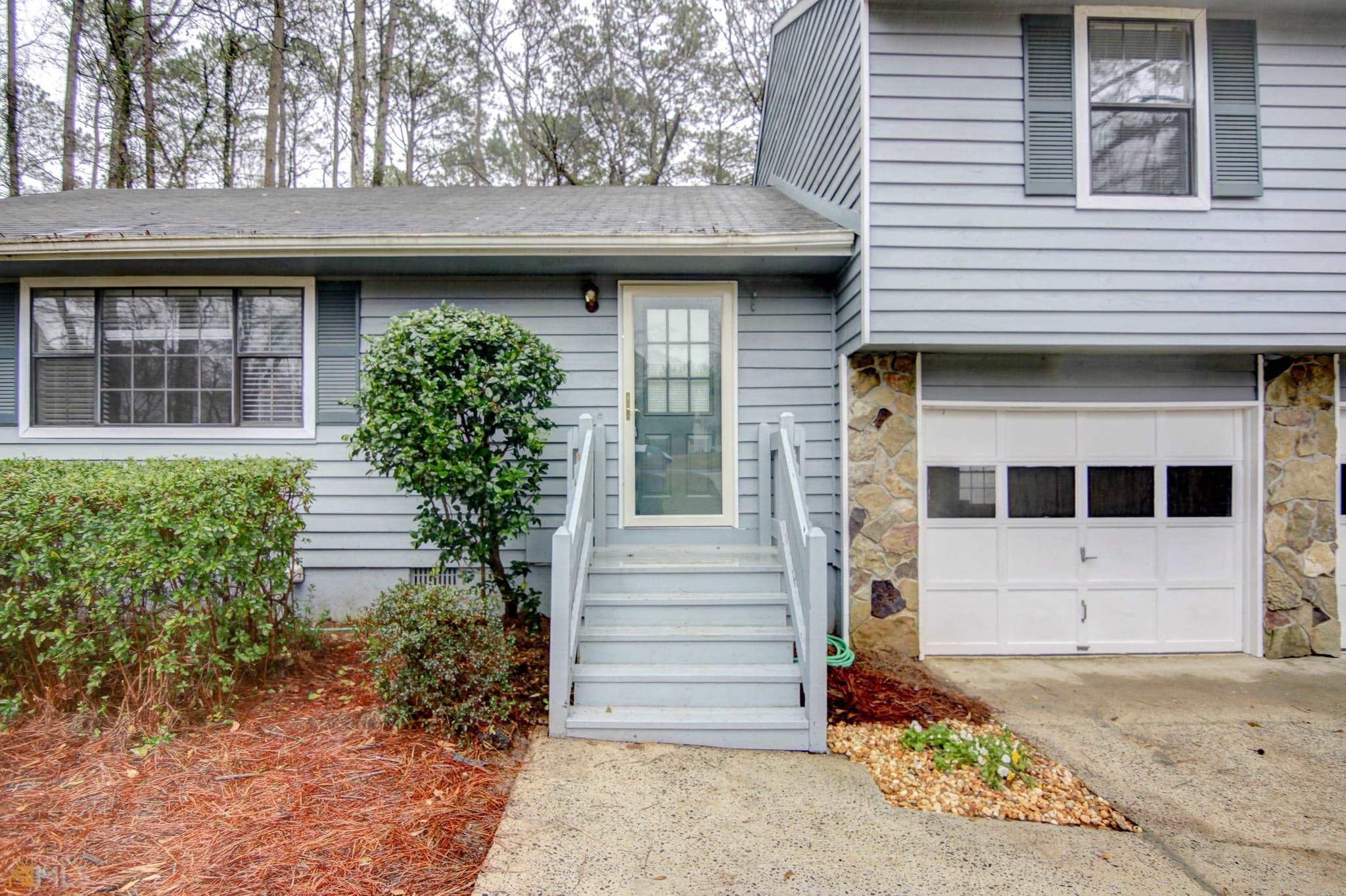 3 bedroom, 2 bathroom, 1,409 sq ft single family residence for rent at 102 Pine Point, Peachtree City, GA 30269 for $1,925 a month — photo 1 of 53