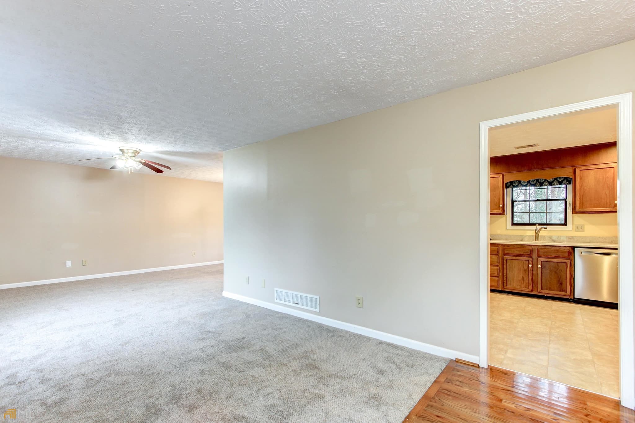3 bedroom, 2 bathroom, 1,409 sq ft single family residence for rent at 102 Pine Point, Peachtree City, GA 30269 for $1,925 a month — photo 4