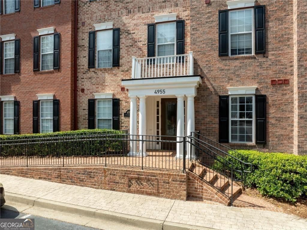 2 bedroom, 2 bathroom, 1,564 sq ft condominium for sale at 4955 Ivy Ridge Drive 303, Atlanta, GA 30339 — photo 2