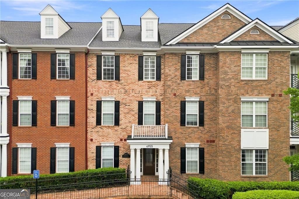 2 bedroom, 2 bathroom, 1,564 sq ft condominium for sale at 4955 Ivy Ridge Drive 303, Atlanta, GA 30339 — photo 3