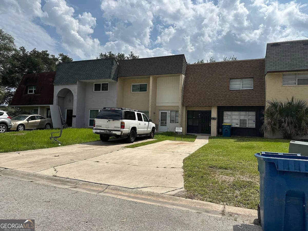 3 bedroom, 2.5 bathroom, 1,344 sq ft townhouse for sale at 6165 Tuscony Circle, Jacksonville, FL 32277 — photo 2