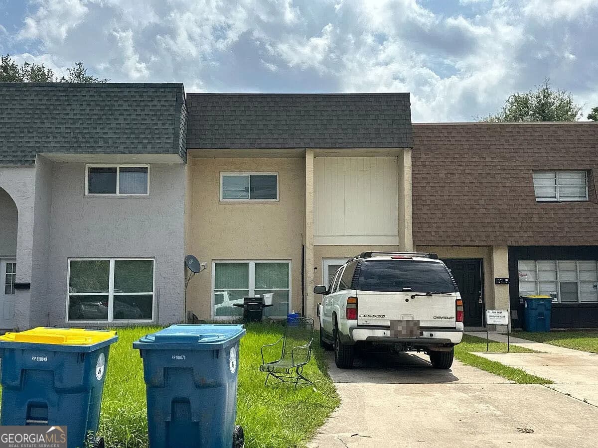 3 bedroom, 2.5 bathroom, 1,344 sq ft townhouse for sale at 6165 Tuscony Circle, Jacksonville, FL 32277