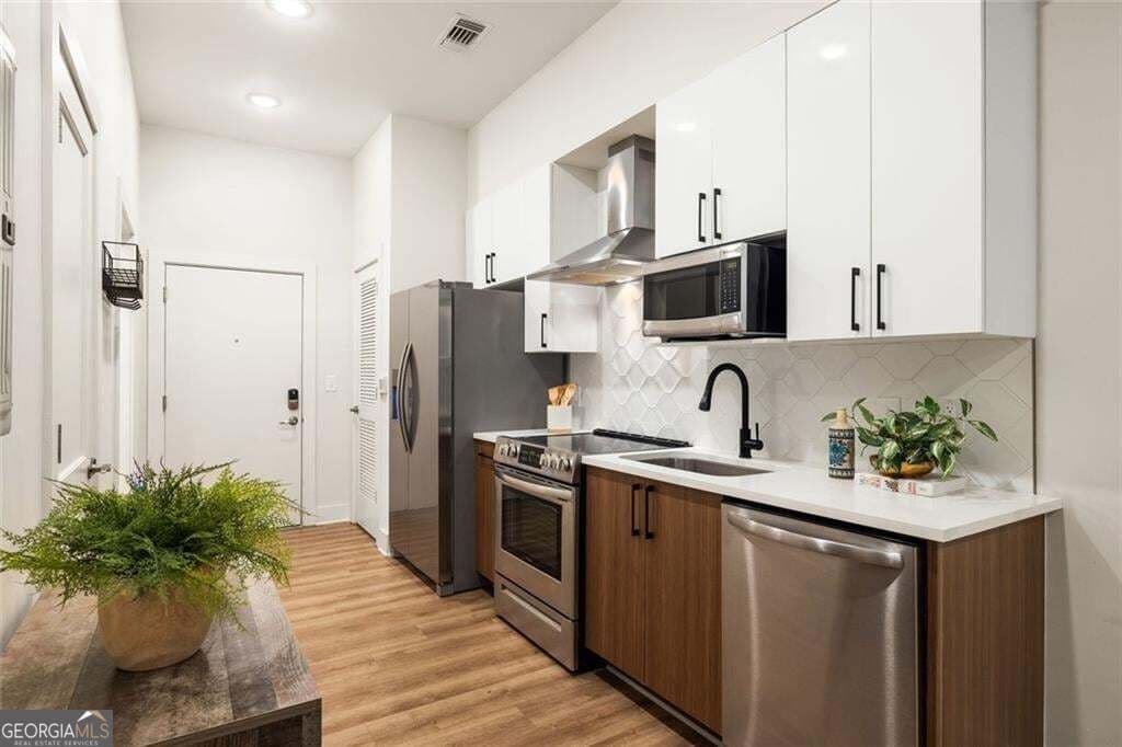 1 bedroom, 1 bathroom, 403 sq ft condominium for sale at 112 Rogers Street 202, Atlanta, GA 30317 — photo 4