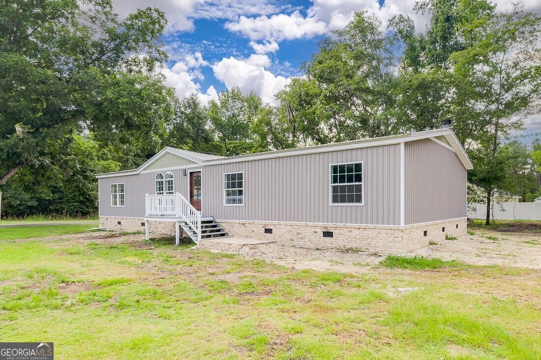 3 bedroom, 2 bathroom, 2,240 sq ft single family residence for sale at 318 Samuel Smalls Sr Avenue, Guyton, GA 31312 — photo 2