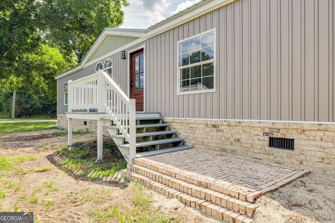 3 bedroom, 2 bathroom, 2,240 sq ft single family residence for sale at 318 Samuel Smalls Sr Avenue, Guyton, GA 31312 — photo 4