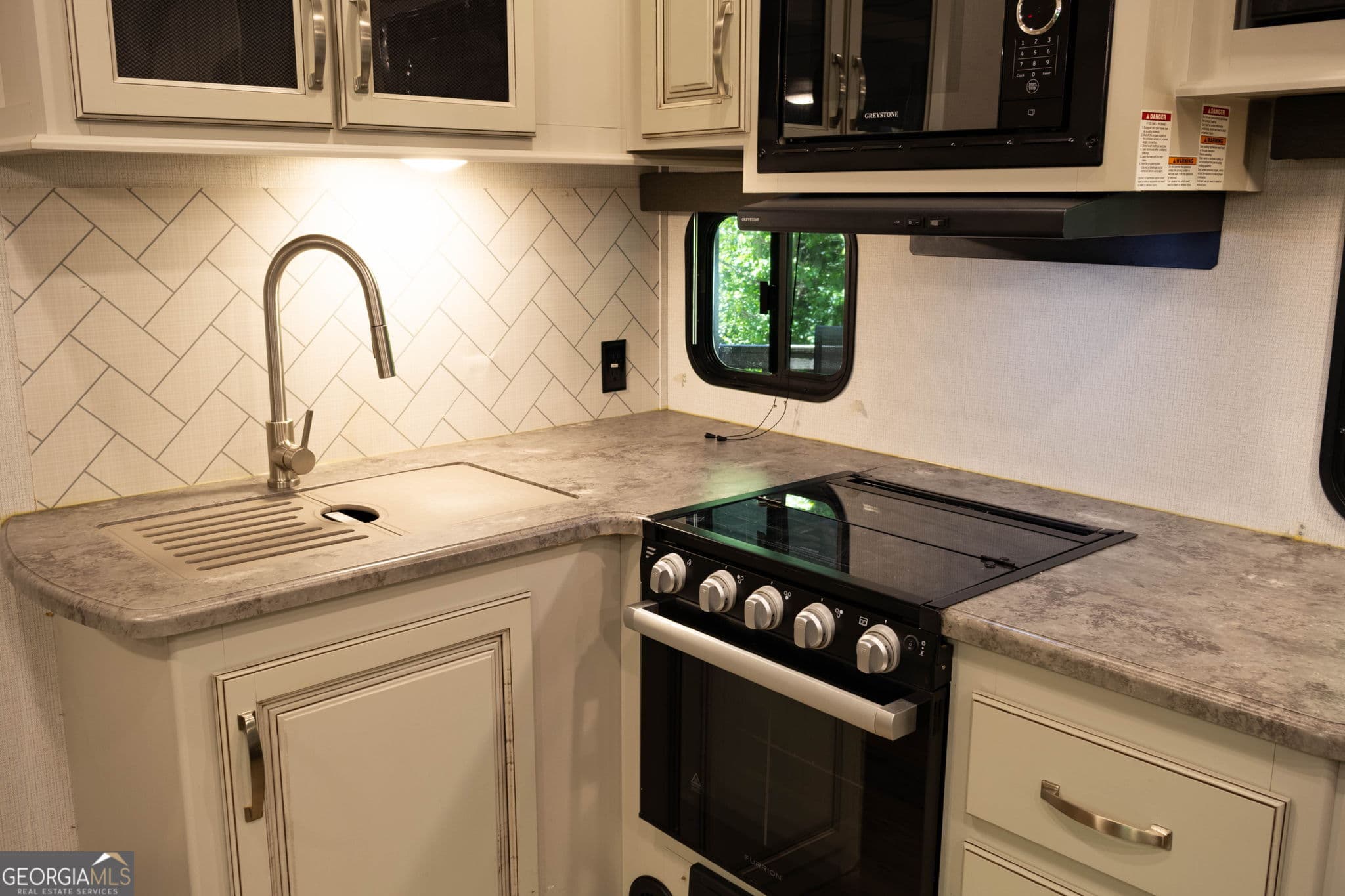 1 bedroom, 1 bathroom manufactured home,single family residence for sale at 237 Canyon Pass, Cleveland, GA 30528 — photo 9