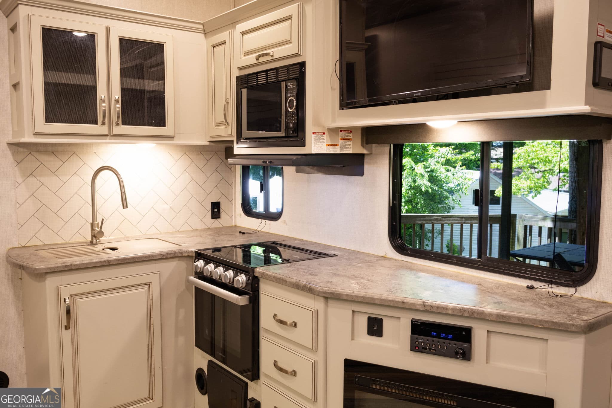 1 bedroom, 1 bathroom manufactured home,single family residence for sale at 237 Canyon Pass, Cleveland, GA 30528 — photo 8