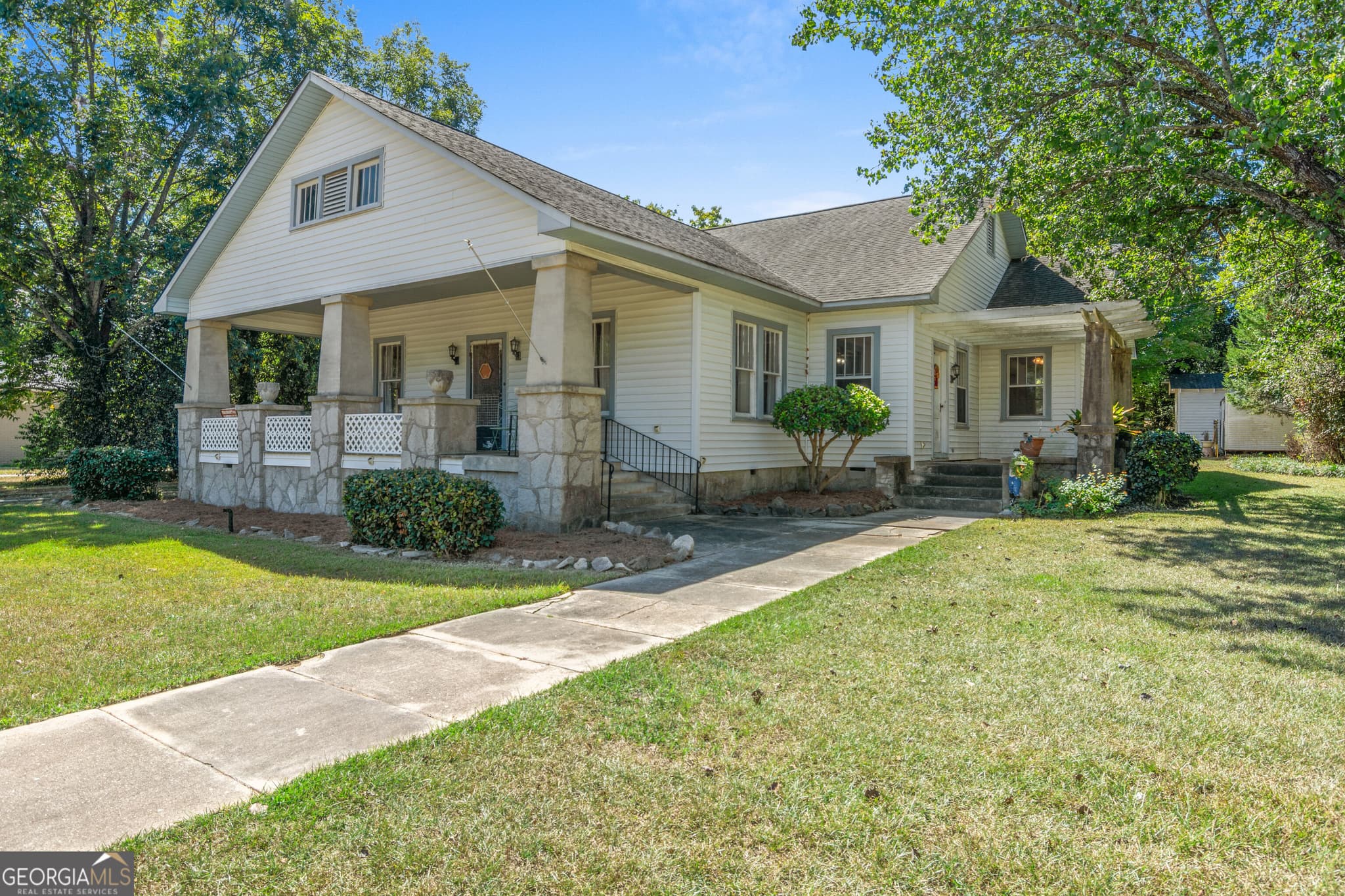 3 bedroom, 2 bathroom, 2,298 sq ft single family residence for sale at 304 E Church Street, Sandersville, GA 31082