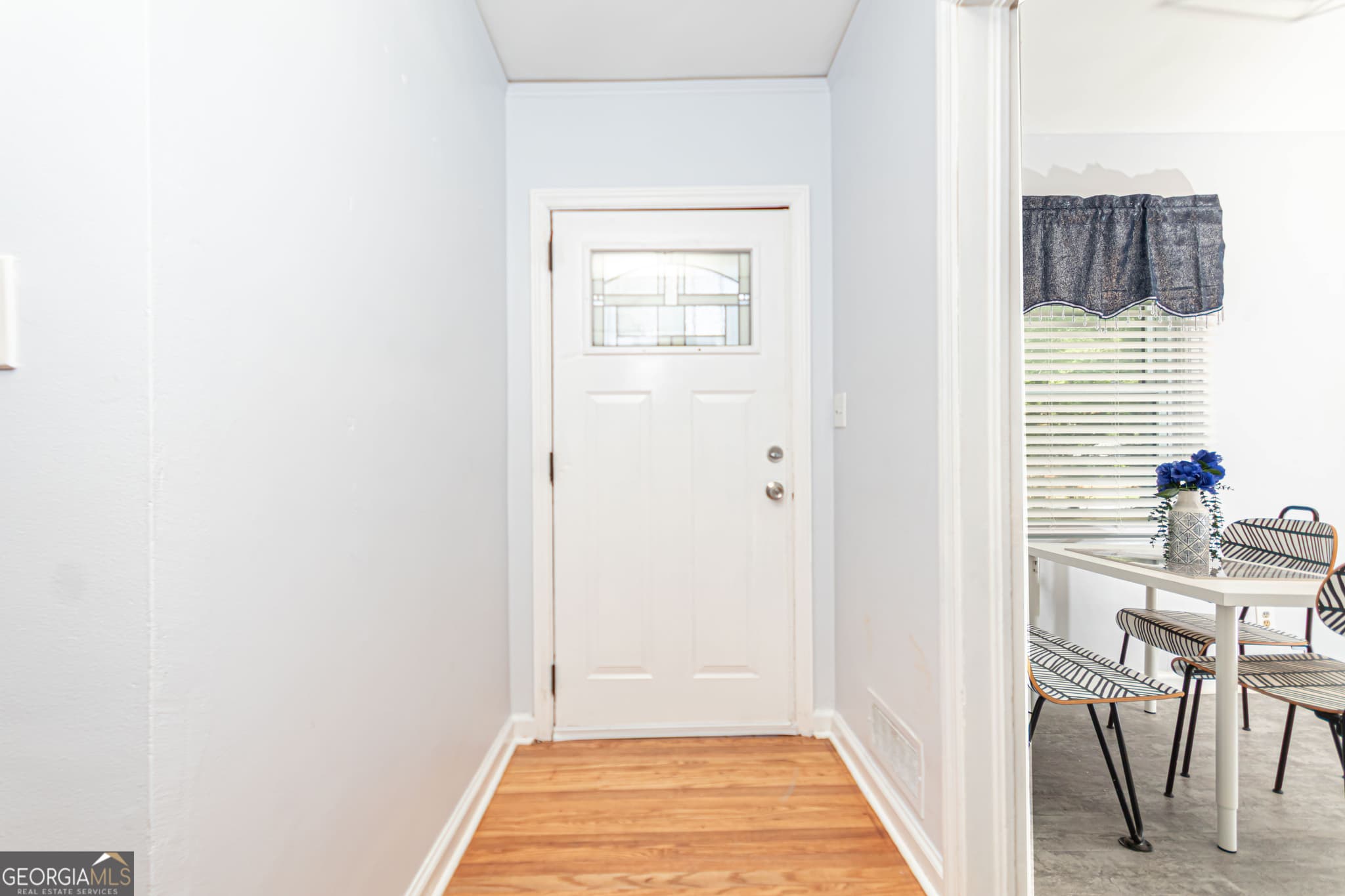 3 bedroom, 2 bathroom, 1,611 sq ft single family residence for sale at 650 Lynhurst Drive, Atlanta, GA 30311 — photo 2
