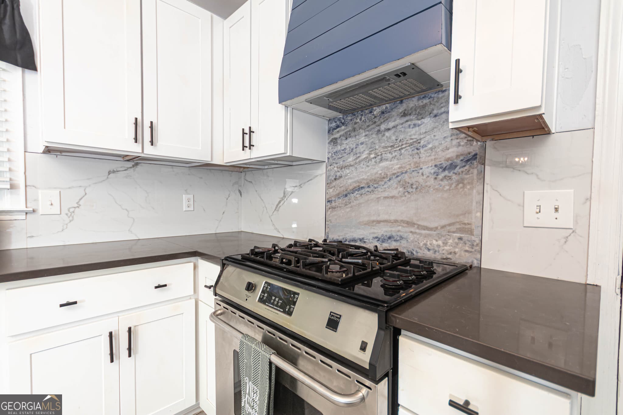 3 bedroom, 2 bathroom, 1,611 sq ft single family residence for sale at 650 Lynhurst Drive, Atlanta, GA 30311 — photo 6