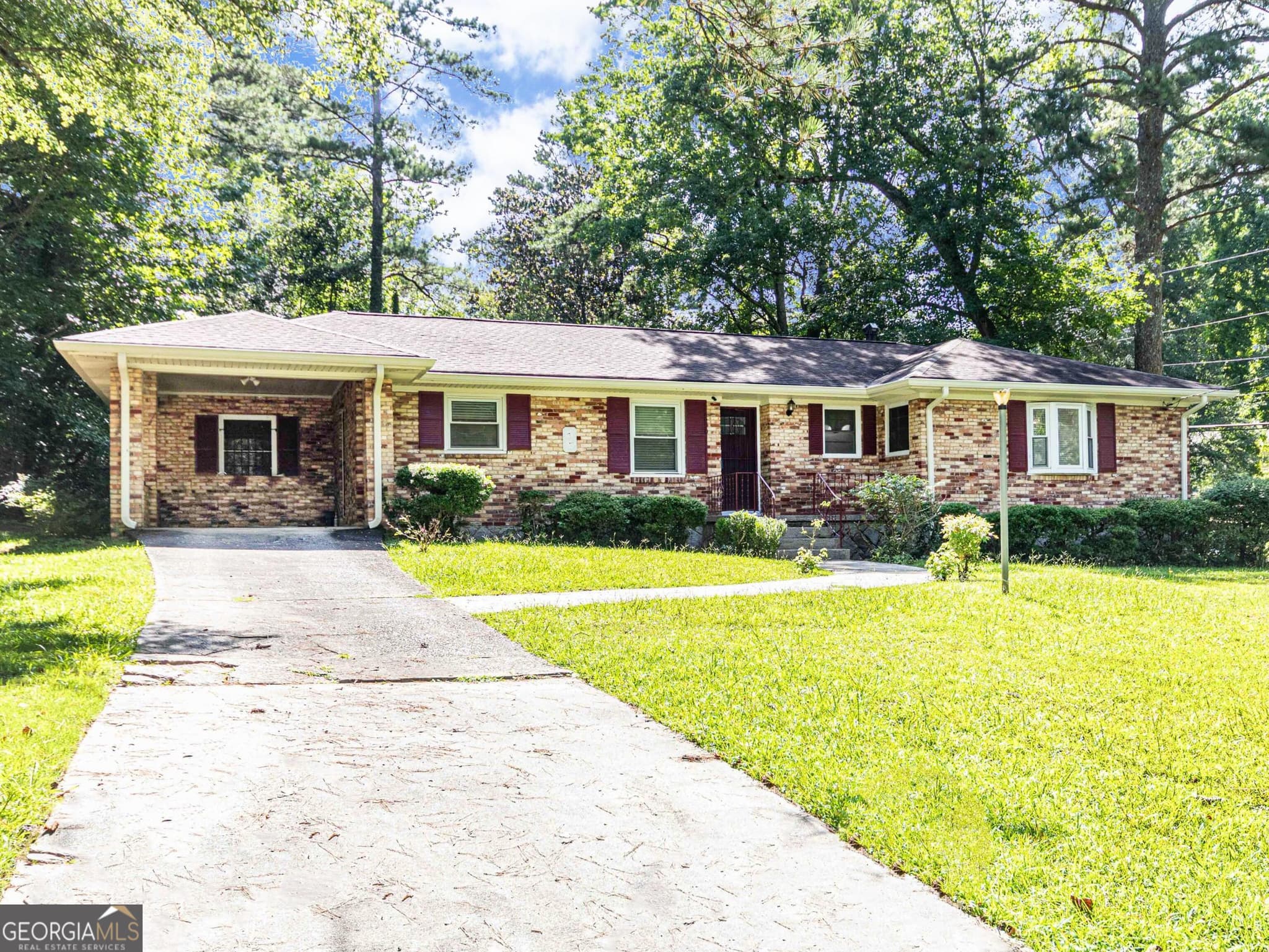 3 bedroom, 2 bathroom, 1,611 sq ft single family residence for sale at 650 Lynhurst Drive, Atlanta, GA 30311
