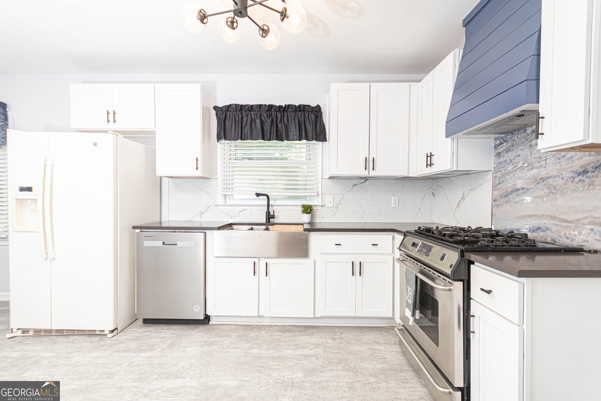 3 bedroom, 2 bathroom, 1,611 sq ft single family residence for sale at 650 Lynhurst Drive, Atlanta, GA 30311 — photo 9