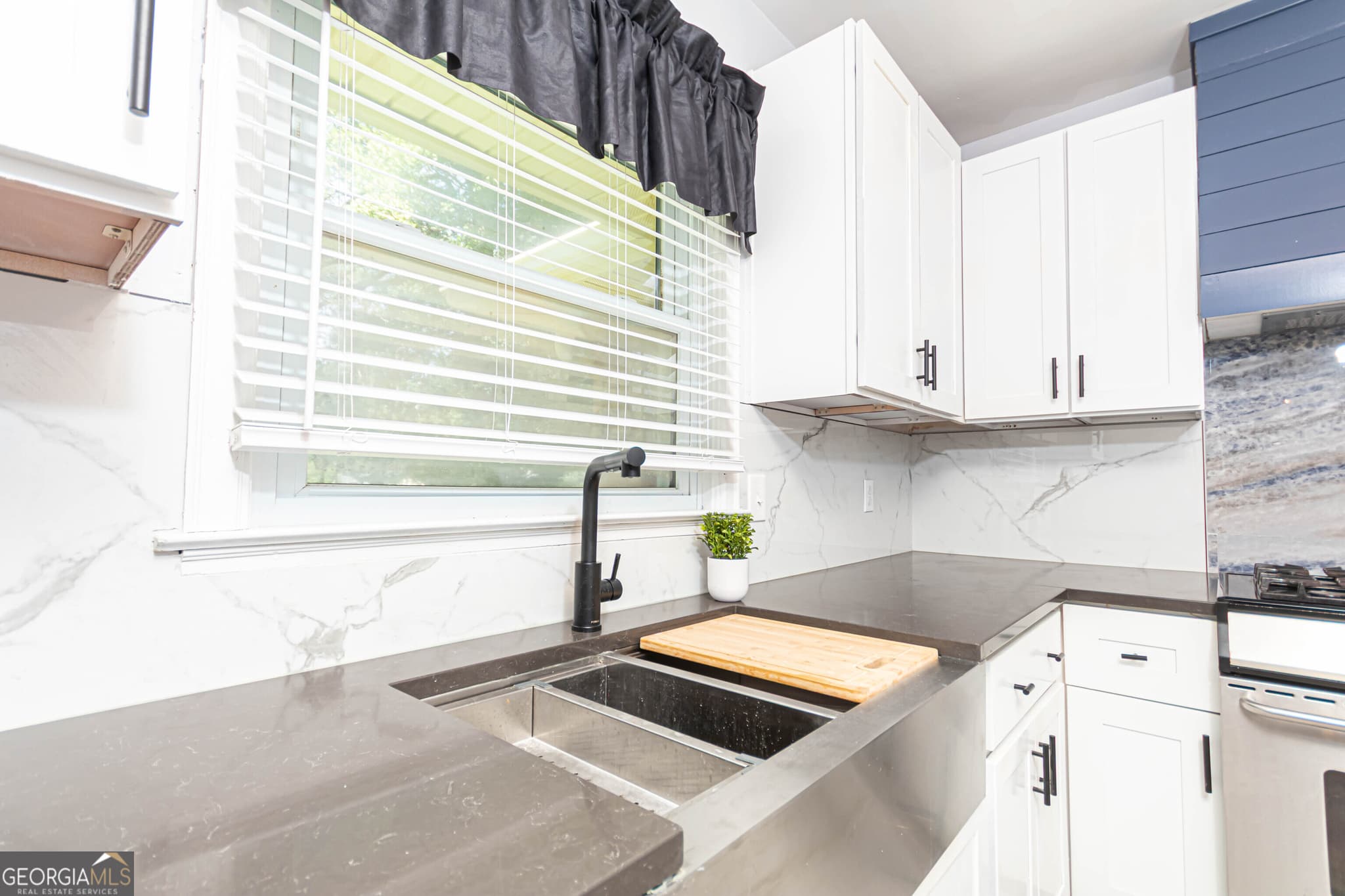 3 bedroom, 2 bathroom, 1,611 sq ft single family residence for sale at 650 Lynhurst Drive, Atlanta, GA 30311 — photo 8
